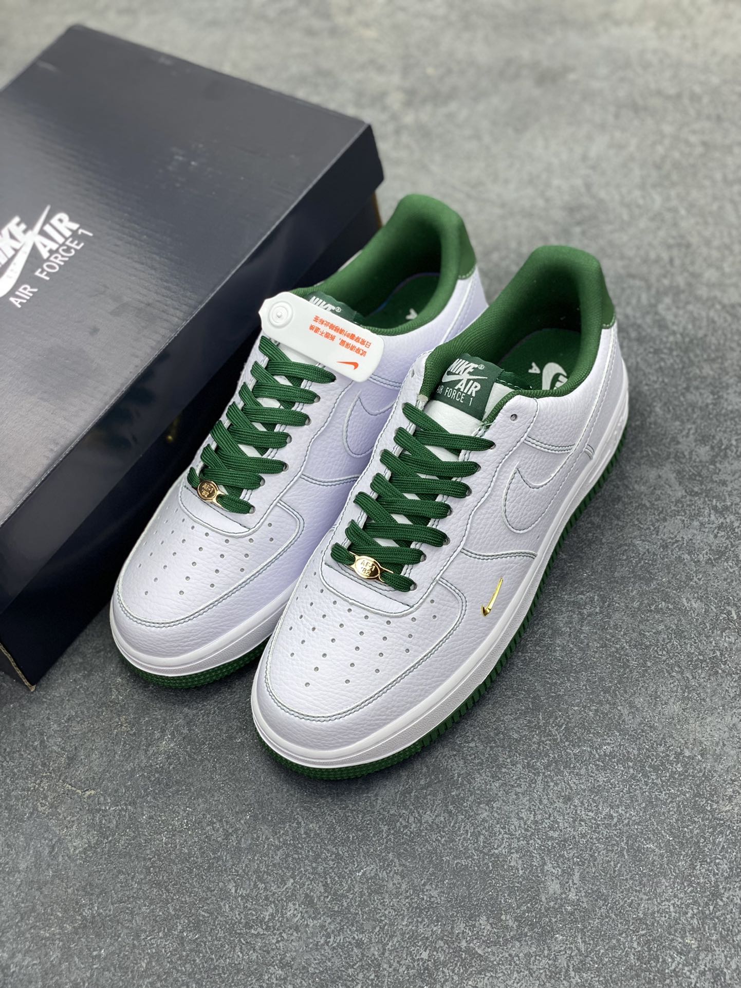 图片[8]-Nike Air Force 1 Low 白绿线小金勾 空军一号低帮运动休闲板鞋 原楦头原纸板 打造纯正空军版型#专注外贸渠道 全掌内置蜂窝气垫 #原盒配件 原厂中底钢印、拉帮完美 货号：IB6543-102 尺码：35.5 36 36.5 37.5 38 38.5 39 40 40.5 41 42 42.5 43 44 44.5 45-选品中心