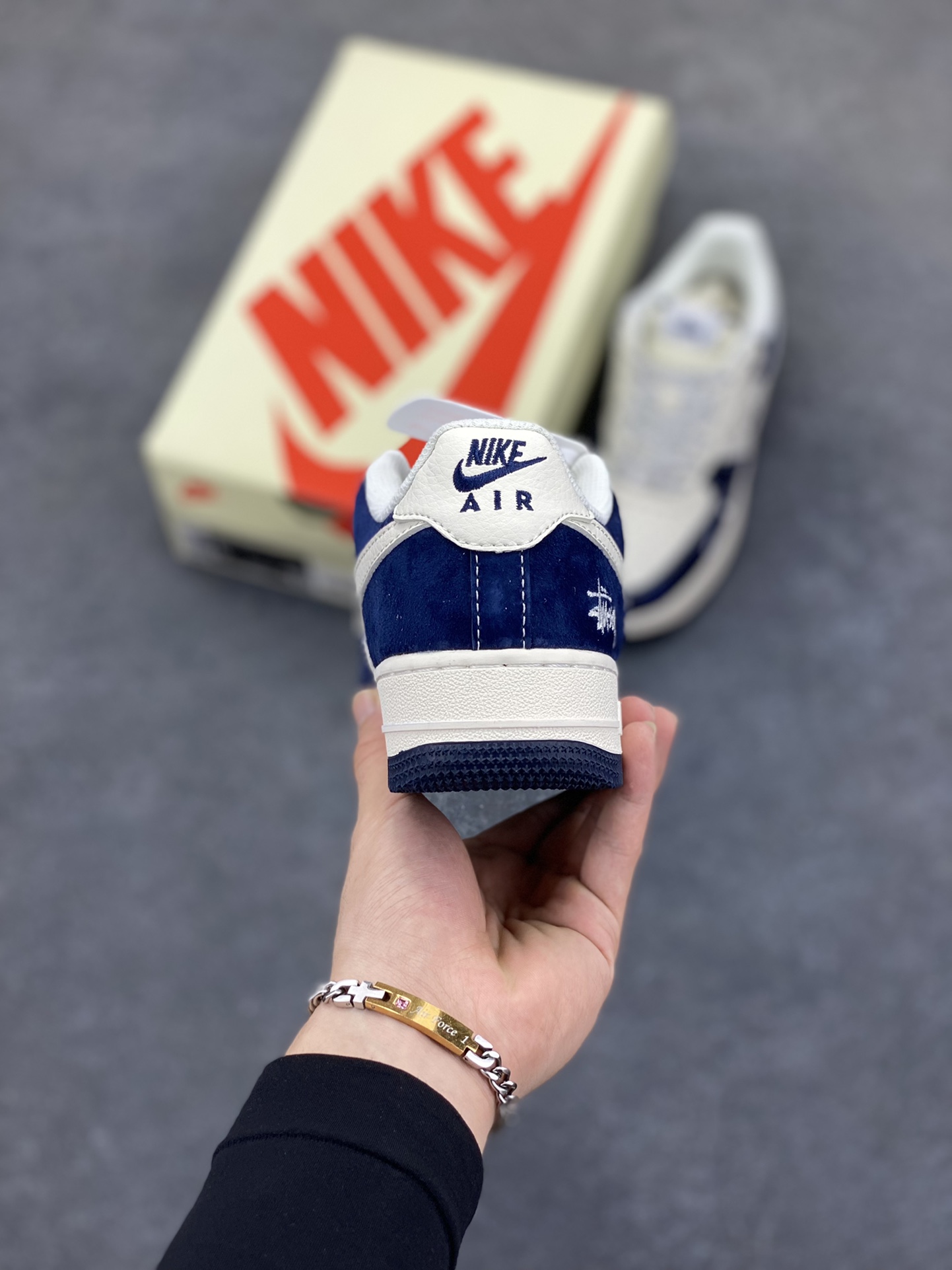 图片[4]-NIke Air Force 1 \’07 Low “斯图西联名——海军蓝”空军一号 低帮 运动鞋 休闲鞋 折边针车 工艺难度大 原楦头原纸板 原装鞋盒 定制五金配件 内置全掌气垫 原厂鞋底 货号：SM6188-673 尺码：36 36.5 37.5 38 38.5 39 40 40.5 41 42 42.5 43 44 44.5 45-选品中心