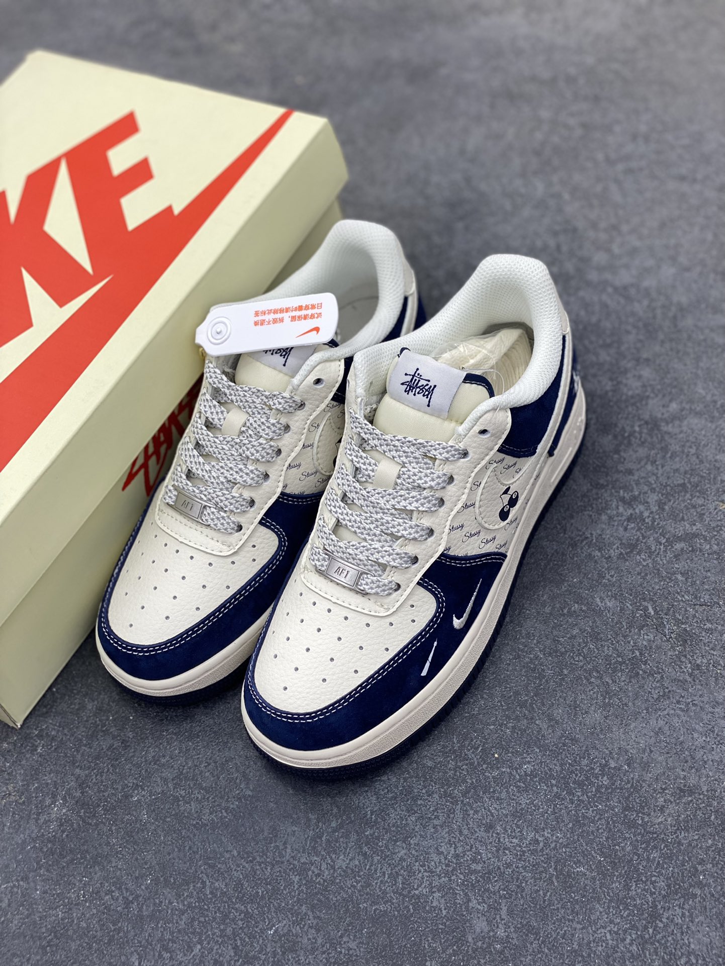图片[8]-NIke Air Force 1 \’07 Low “斯图西联名——海军蓝”空军一号 低帮 运动鞋 休闲鞋 折边针车 工艺难度大 原楦头原纸板 原装鞋盒 定制五金配件 内置全掌气垫 原厂鞋底 货号：SM6188-673 尺码：36 36.5 37.5 38 38.5 39 40 40.5 41 42 42.5 43 44 44.5 45-选品中心