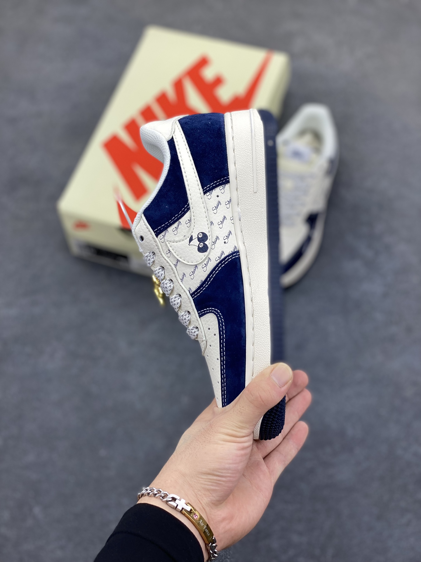 图片[2]-NIke Air Force 1 \’07 Low “斯图西联名——海军蓝”空军一号 低帮 运动鞋 休闲鞋 折边针车 工艺难度大 原楦头原纸板 原装鞋盒 定制五金配件 内置全掌气垫 原厂鞋底 货号：SM6188-673 尺码：36 36.5 37.5 38 38.5 39 40 40.5 41 42 42.5 43 44 44.5 45-选品中心