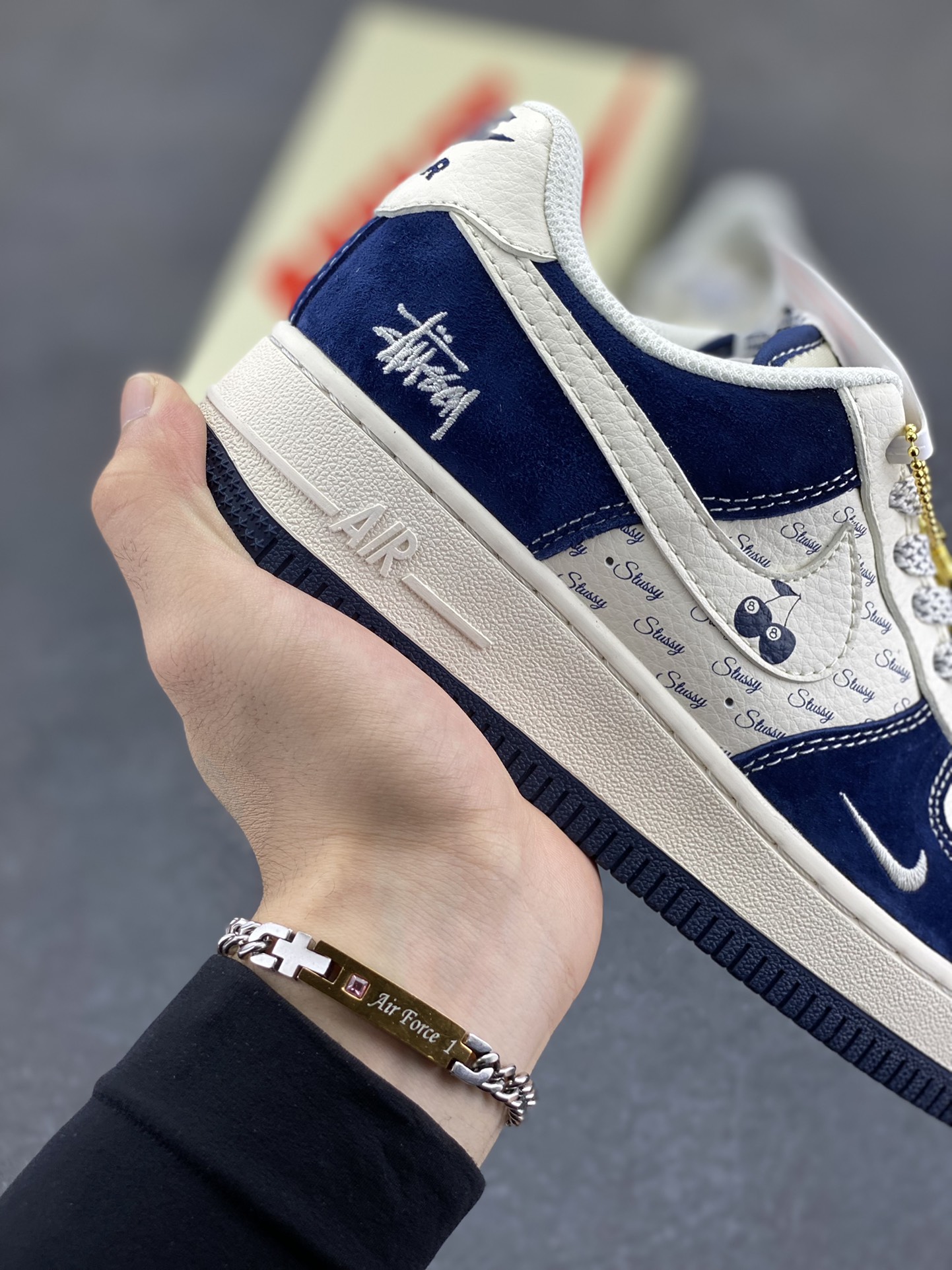 图片[6]-NIke Air Force 1 \’07 Low “斯图西联名——海军蓝”空军一号 低帮 运动鞋 休闲鞋 折边针车 工艺难度大 原楦头原纸板 原装鞋盒 定制五金配件 内置全掌气垫 原厂鞋底 货号：SM6188-673 尺码：36 36.5 37.5 38 38.5 39 40 40.5 41 42 42.5 43 44 44.5 45-选品中心
