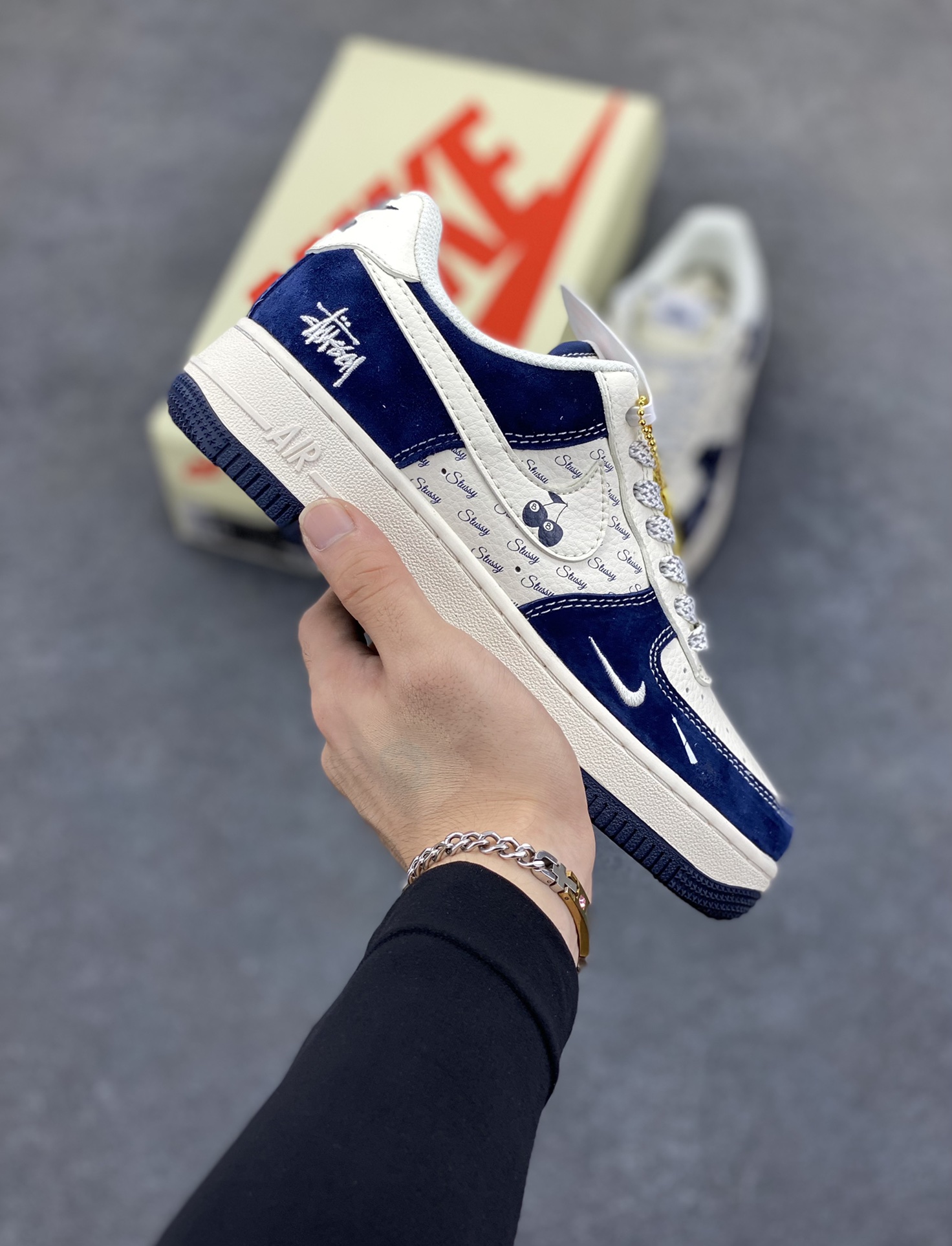 NIke Air Force 1 \'07 Low “斯图西联名——海军蓝”空军一号 低帮 运动鞋 休闲鞋 折边针车 工艺难度大 原楦头原纸板 原装鞋盒 定制五金配件 内置全掌气垫 原厂鞋底 货号：SM6188-673 尺码：36 36.5 37.5 38 38.5 39 40 40.5 41 42 42.5 43 44 44.5 45-选品中心