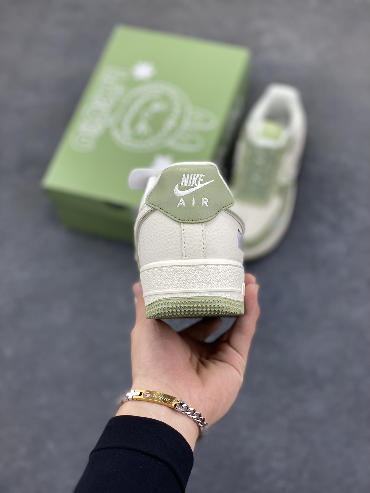 图片[4]-高端定制Nike Air Force 1 \’07 Low “Labubu联名— 奶白绿” 拉布布印花 按钮挂件 高端定制 低帮休闲板鞋 定制鞋盒 大厂纯原品质出货 超高清洁度 皮料切割干净无任何毛边 细节完美 货号：DX0188-093 尺码：36 36.5 37.5 38 38.5 39 40 40.5 41 42 42.5 43 44 44.5 45-选品中心