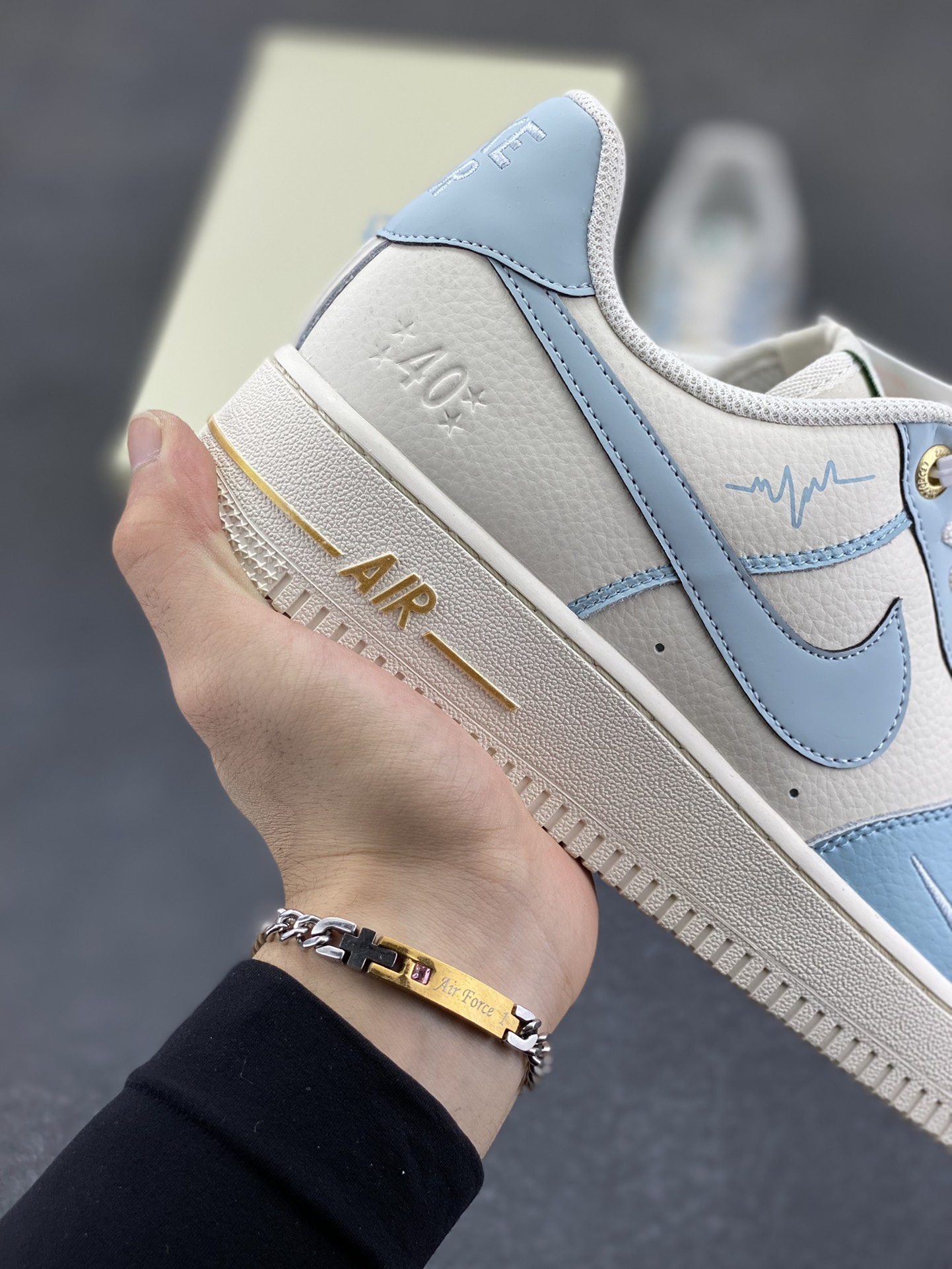 图片[6]-福利特价 Nike Air Force 1\’07 Low “夏日清空”学院风定制款 学院风 空军一号低帮休闲板鞋 原楦头原纸板 打造纯正空军版型 专注外贸渠道 全掌内置蜂窝气垫 原厂中底钢印、拉帮完美 货号：DQ7582-101 尺码：36 36.5 37.5 38 38.5 39 40 40.5 41 42 42.5 43 44 44.5 45-选品中心