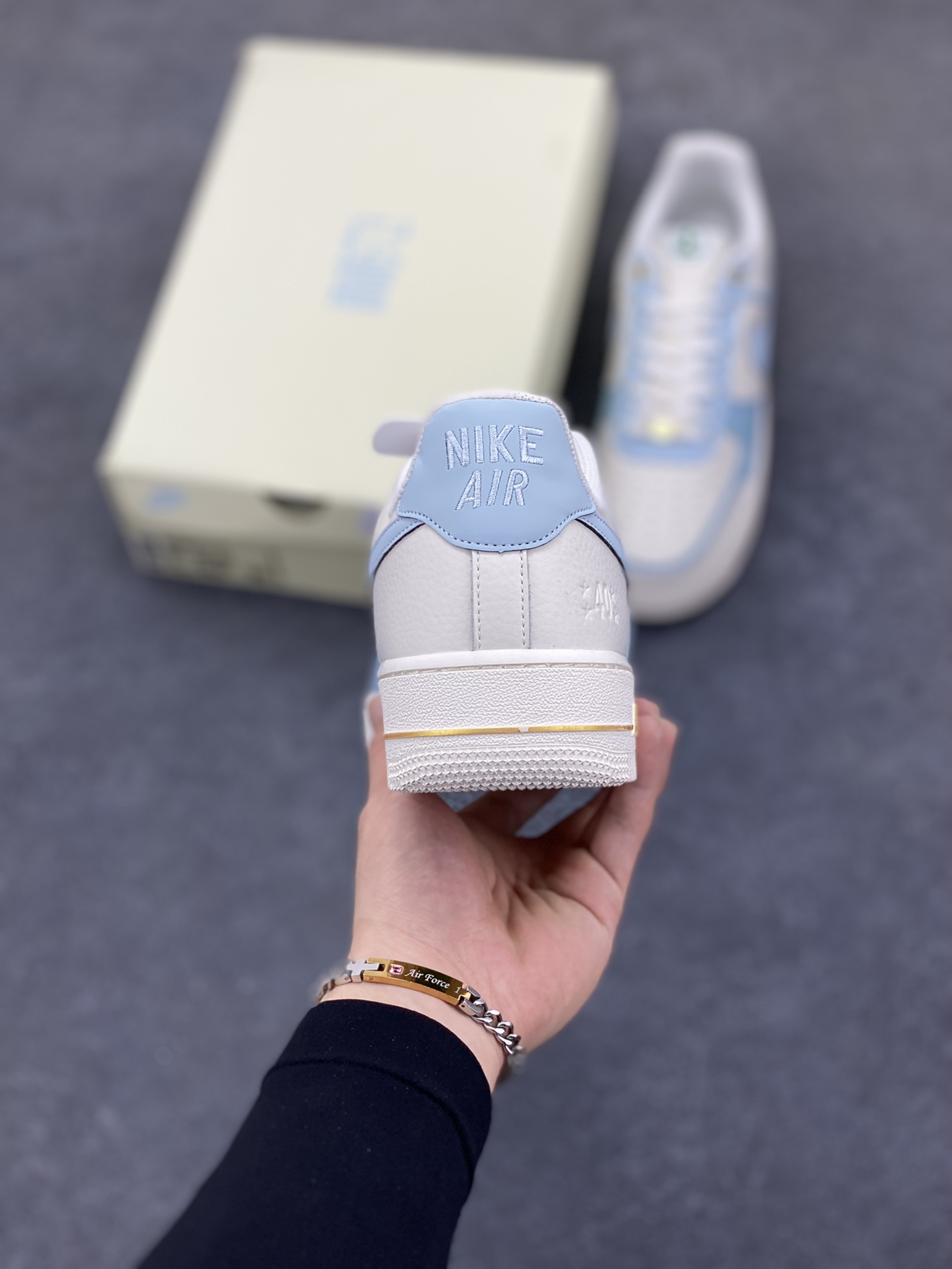 图片[4]-福利特价 Nike Air Force 1\’07 Low “夏日清空”学院风定制款 学院风 空军一号低帮休闲板鞋 原楦头原纸板 打造纯正空军版型 专注外贸渠道 全掌内置蜂窝气垫 原厂中底钢印、拉帮完美 货号：DQ7582-101 尺码：36 36.5 37.5 38 38.5 39 40 40.5 41 42 42.5 43 44 44.5 45-选品中心