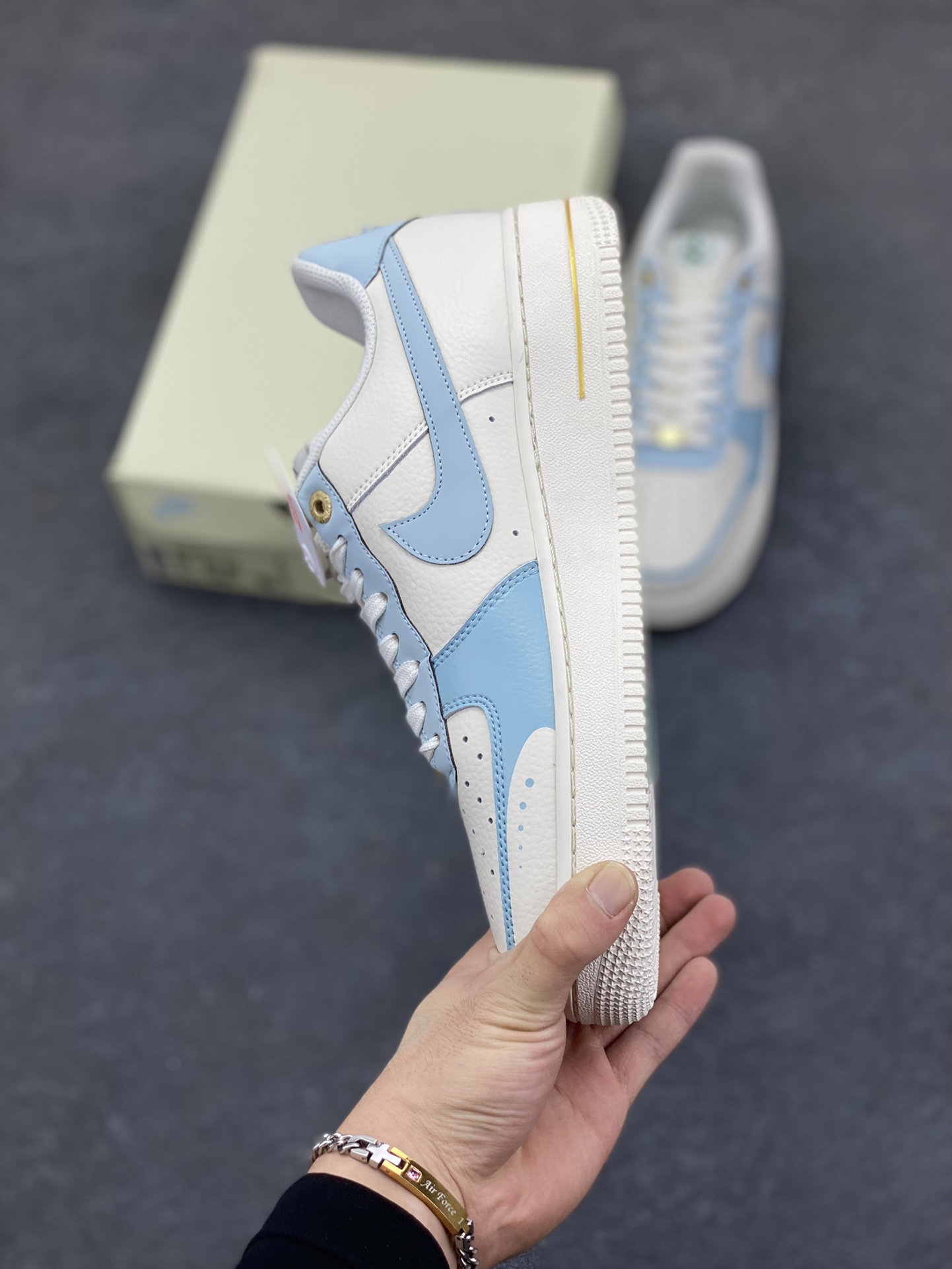 图片[3]-福利特价 Nike Air Force 1\’07 Low “夏日清空”学院风定制款 学院风 空军一号低帮休闲板鞋 原楦头原纸板 打造纯正空军版型 专注外贸渠道 全掌内置蜂窝气垫 原厂中底钢印、拉帮完美 货号：DQ7582-101 尺码：36 36.5 37.5 38 38.5 39 40 40.5 41 42 42.5 43 44 44.5 45-选品中心
