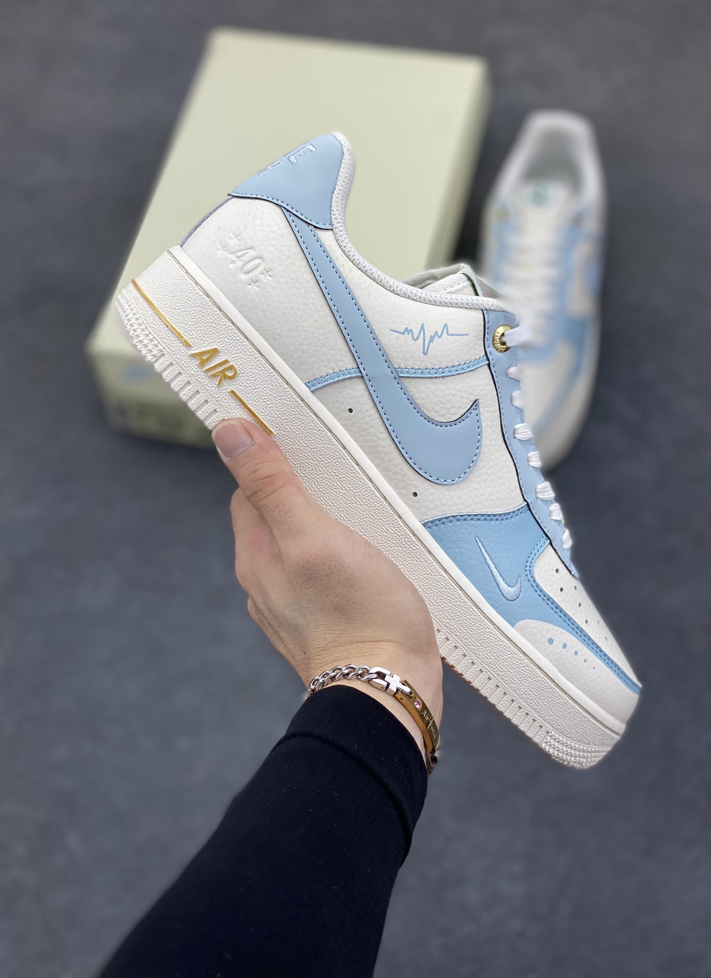 福利特价 Nike Air Force 1\'07 Low “夏日清空”学院风定制款 学院风 空军一号低帮休闲板鞋 原楦头原纸板 打造纯正空军版型 专注外贸渠道 全掌内置蜂窝气垫 原厂中底钢印、拉帮完美 货号：DQ7582-101 尺码：36 36.5 37.5 38 38.5 39 40 40.5 41 42 42.5 43 44 44.5 45-选品中心
