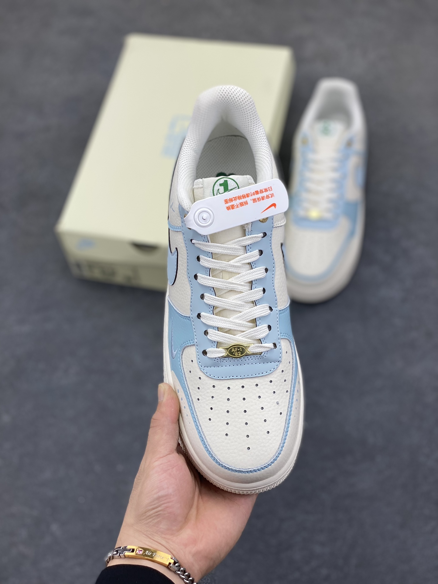 图片[2]-福利特价 Nike Air Force 1\’07 Low “夏日清空”学院风定制款 学院风 空军一号低帮休闲板鞋 原楦头原纸板 打造纯正空军版型 专注外贸渠道 全掌内置蜂窝气垫 原厂中底钢印、拉帮完美 货号：DQ7582-101 尺码：36 36.5 37.5 38 38.5 39 40 40.5 41 42 42.5 43 44 44.5 45-选品中心