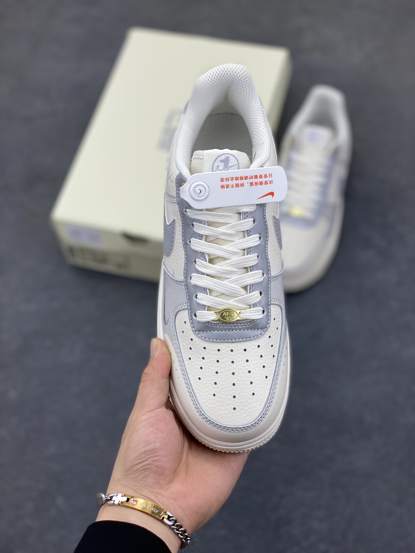 图片[2]-福利特价 “夏日清空”学院风定制款 Nk Air Force 1\’07 Low 学院风 空军一号低帮休闲板鞋 原楦头原纸板 打造纯正空军版型 专注外贸渠道 全掌内置蜂窝气垫 原厂中底钢印、拉帮完美 货号：DQ7582-102 尺码：36 36.5 37.5 38 38.5 39 40 40.5 41 42 42.5 43 44 44.5 45-选品中心