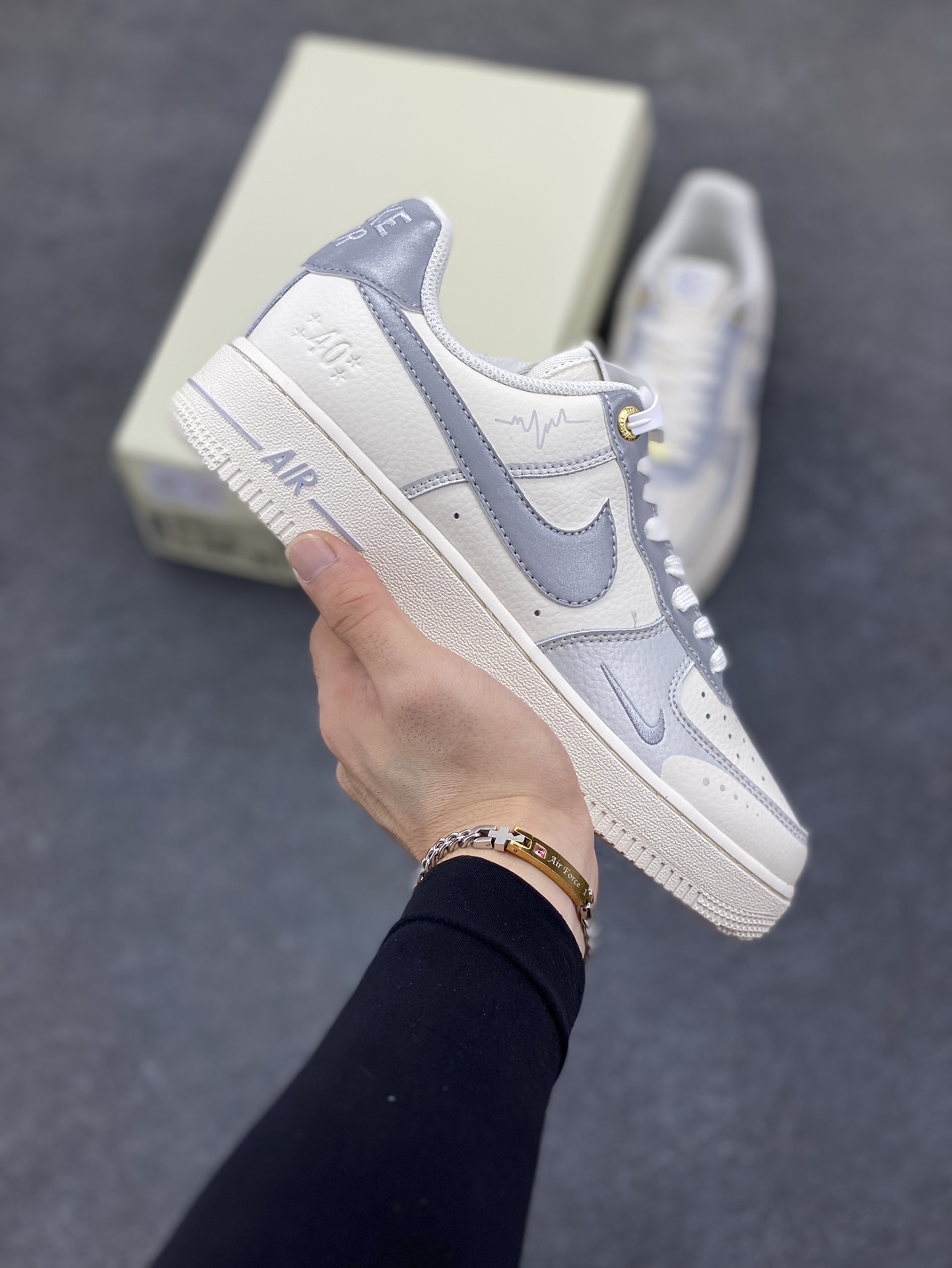 福利特价 “夏日清空”学院风定制款 Nk Air Force 1\’07 Low 学院风 空军一号低帮休闲板鞋 原楦头原纸板 打造纯正空军版型 专注外贸渠道 全掌内置蜂窝气垫 原厂中底钢印、拉帮完美 货号:DQ7582-102 尺码:36 36.5 37.5 38 38.5 39 40 40.5 41 42 42.5 43 44 44.5 45-选品中心