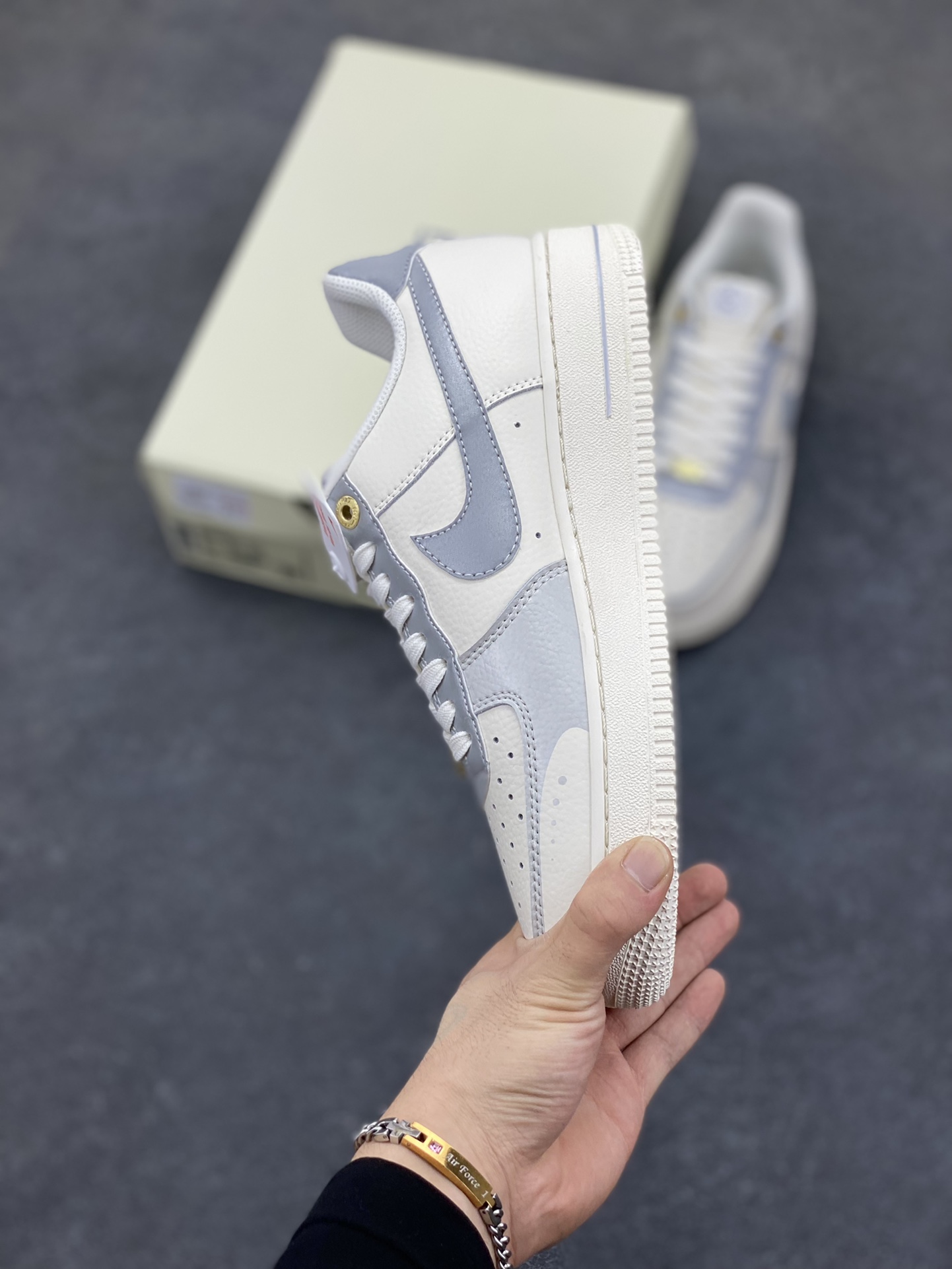 图片[3]-福利特价 “夏日清空”学院风定制款 Nk Air Force 1\’07 Low 学院风 空军一号低帮休闲板鞋 原楦头原纸板 打造纯正空军版型 专注外贸渠道 全掌内置蜂窝气垫 原厂中底钢印、拉帮完美 货号：DQ7582-102 尺码：36 36.5 37.5 38 38.5 39 40 40.5 41 42 42.5 43 44 44.5 45-选品中心