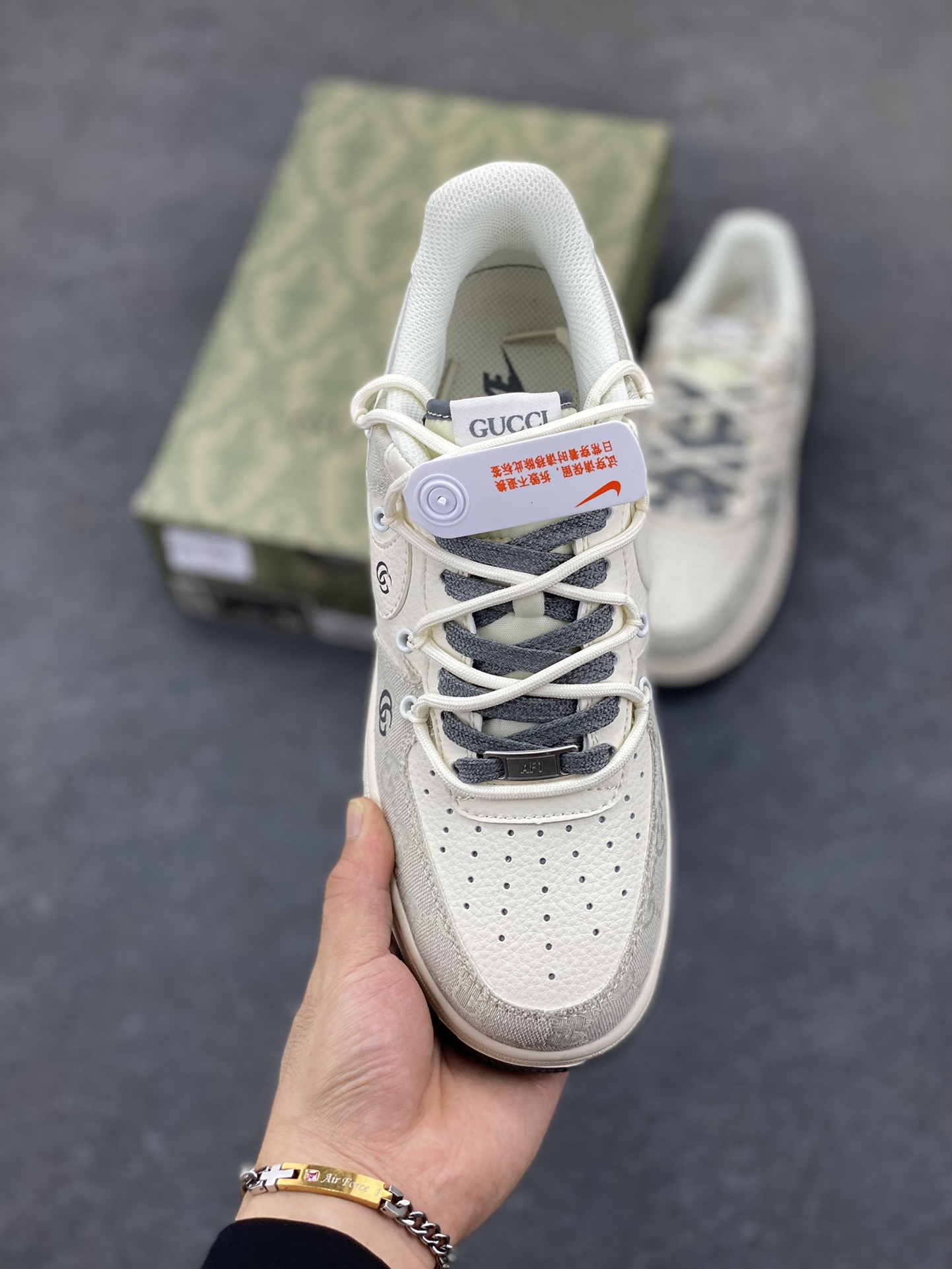 图片[2]-NIke Air Force 1 \’07 Low “古驰联名——烟灰抽绳”空军一号 低帮 运动鞋 休闲鞋 折边针车 工艺难度大 原楦头原纸板 原装鞋盒 定制五金配件 内置全掌气垫 原厂鞋底 货号：SJ1198-105 尺码：36 36.5 37.5 38 38.5 39 40 40.5 41 42 42.5 43 44 44.5 45-选品中心