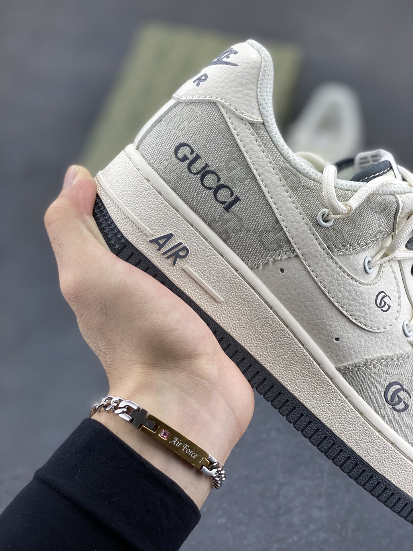 图片[6]-NIke Air Force 1 \’07 Low “古驰联名——烟灰抽绳”空军一号 低帮 运动鞋 休闲鞋 折边针车 工艺难度大 原楦头原纸板 原装鞋盒 定制五金配件 内置全掌气垫 原厂鞋底 货号：SJ1198-105 尺码：36 36.5 37.5 38 38.5 39 40 40.5 41 42 42.5 43 44 44.5 45-选品中心