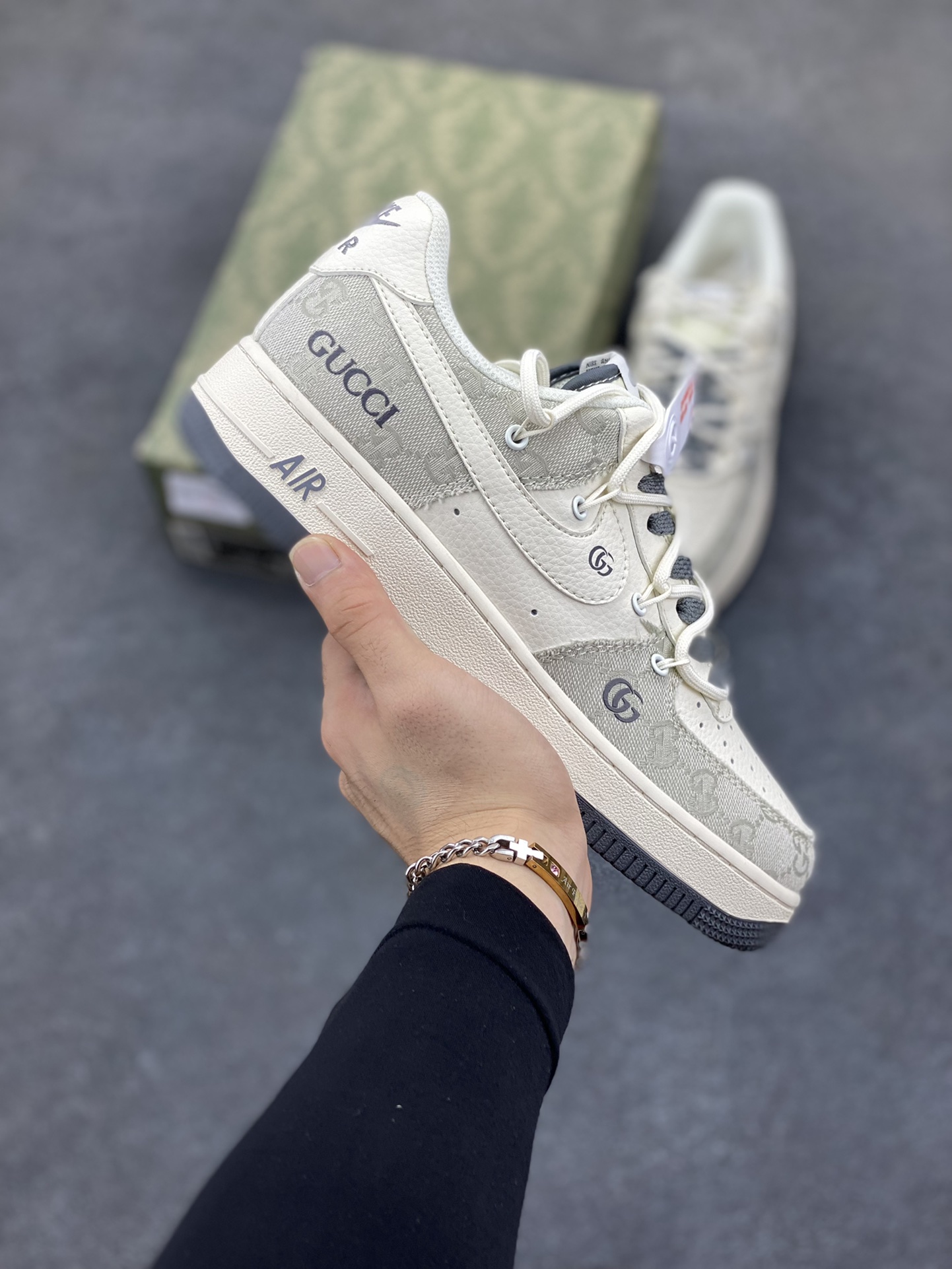 NIke Air Force 1 \'07 Low “古驰联名——烟灰抽绳”空军一号 低帮 运动鞋 休闲鞋 折边针车 工艺难度大 原楦头原纸板 原装鞋盒 定制五金配件 内置全掌气垫 原厂鞋底 货号：SJ1198-105 尺码：36 36.5 37.5 38 38.5 39 40 40.5 41 42 42.5 43 44 44.5 45-选品中心