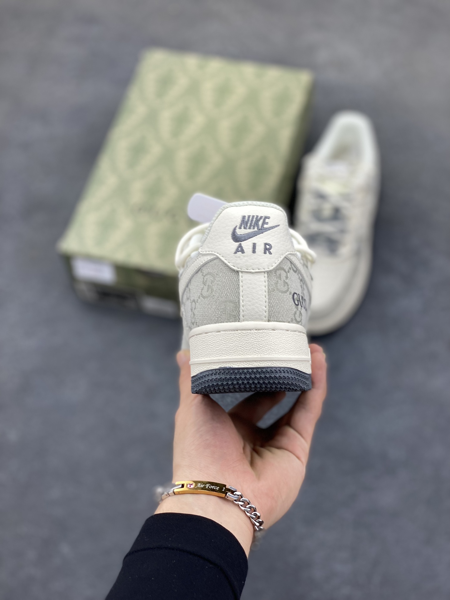 图片[4]-NIke Air Force 1 \’07 Low “古驰联名——烟灰抽绳”空军一号 低帮 运动鞋 休闲鞋 折边针车 工艺难度大 原楦头原纸板 原装鞋盒 定制五金配件 内置全掌气垫 原厂鞋底 货号：SJ1198-105 尺码：36 36.5 37.5 38 38.5 39 40 40.5 41 42 42.5 43 44 44.5 45-选品中心