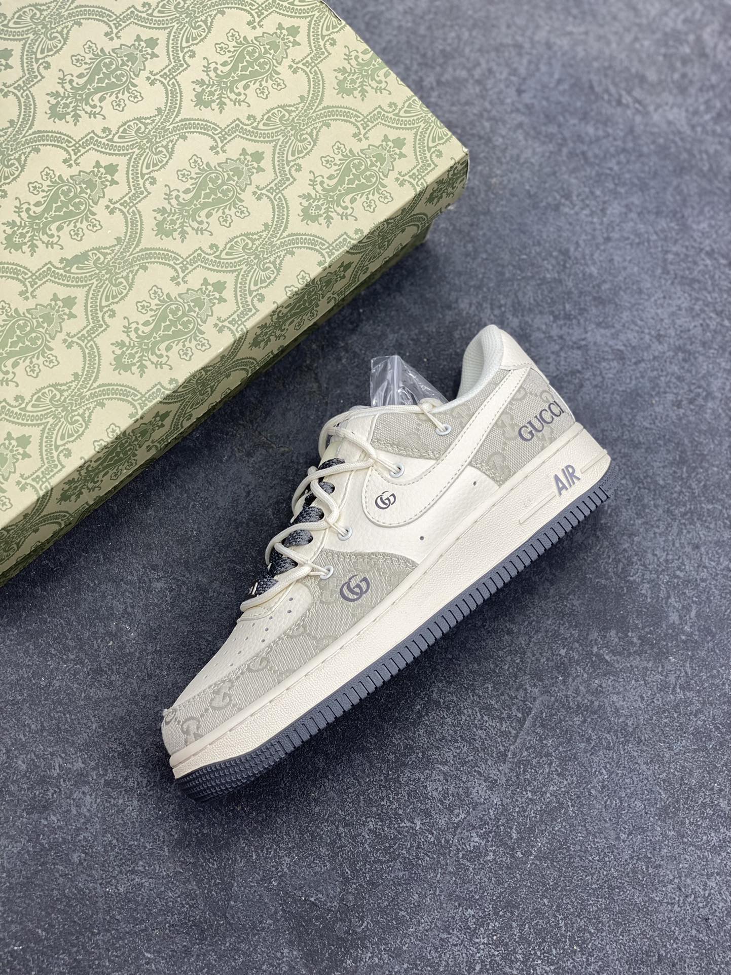 图片[7]-NIke Air Force 1 \’07 Low “古驰联名——烟灰抽绳”空军一号 低帮 运动鞋 休闲鞋 折边针车 工艺难度大 原楦头原纸板 原装鞋盒 定制五金配件 内置全掌气垫 原厂鞋底 货号：SJ1198-105 尺码：36 36.5 37.5 38 38.5 39 40 40.5 41 42 42.5 43 44 44.5 45-选品中心