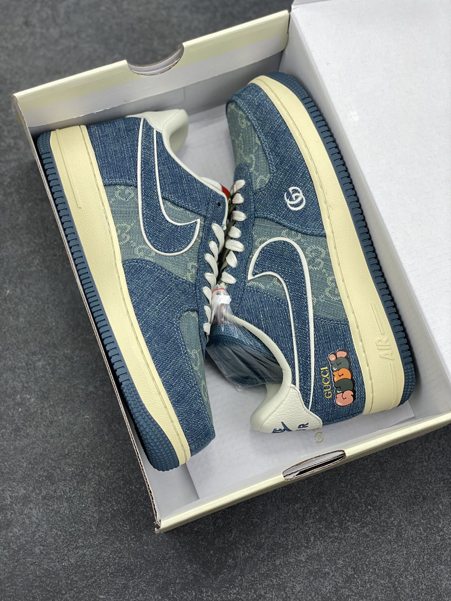 图片[9]-NIke Air Force 1 \’07 Low 古驰联名–青蓝牛仔 空军一号低帮 运动鞋 休闲鞋 折边针车 工艺难度大 原楦头原纸板 原装鞋盒 原厂鞋底 超高清洁度 细节完美 货号：SC0601-561 尺码：36 36.5 37.5 38 38.5 39 40 40.5 41 42 42.5 43 44 44.5 45-选品中心