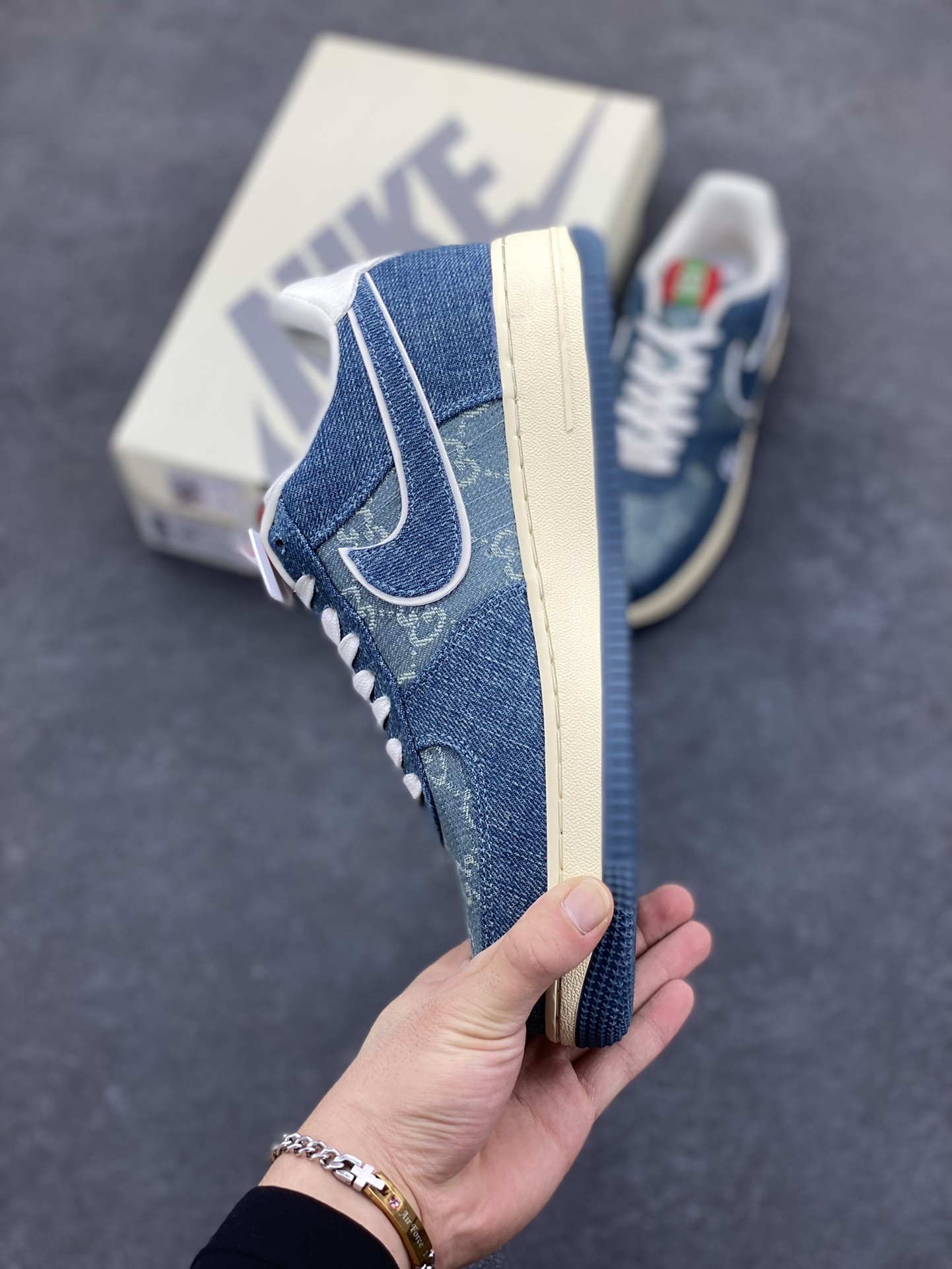 图片[3]-NIke Air Force 1 \’07 Low 古驰联名–青蓝牛仔 空军一号低帮 运动鞋 休闲鞋 折边针车 工艺难度大 原楦头原纸板 原装鞋盒 原厂鞋底 超高清洁度 细节完美 货号：SC0601-561 尺码：36 36.5 37.5 38 38.5 39 40 40.5 41 42 42.5 43 44 44.5 45-选品中心