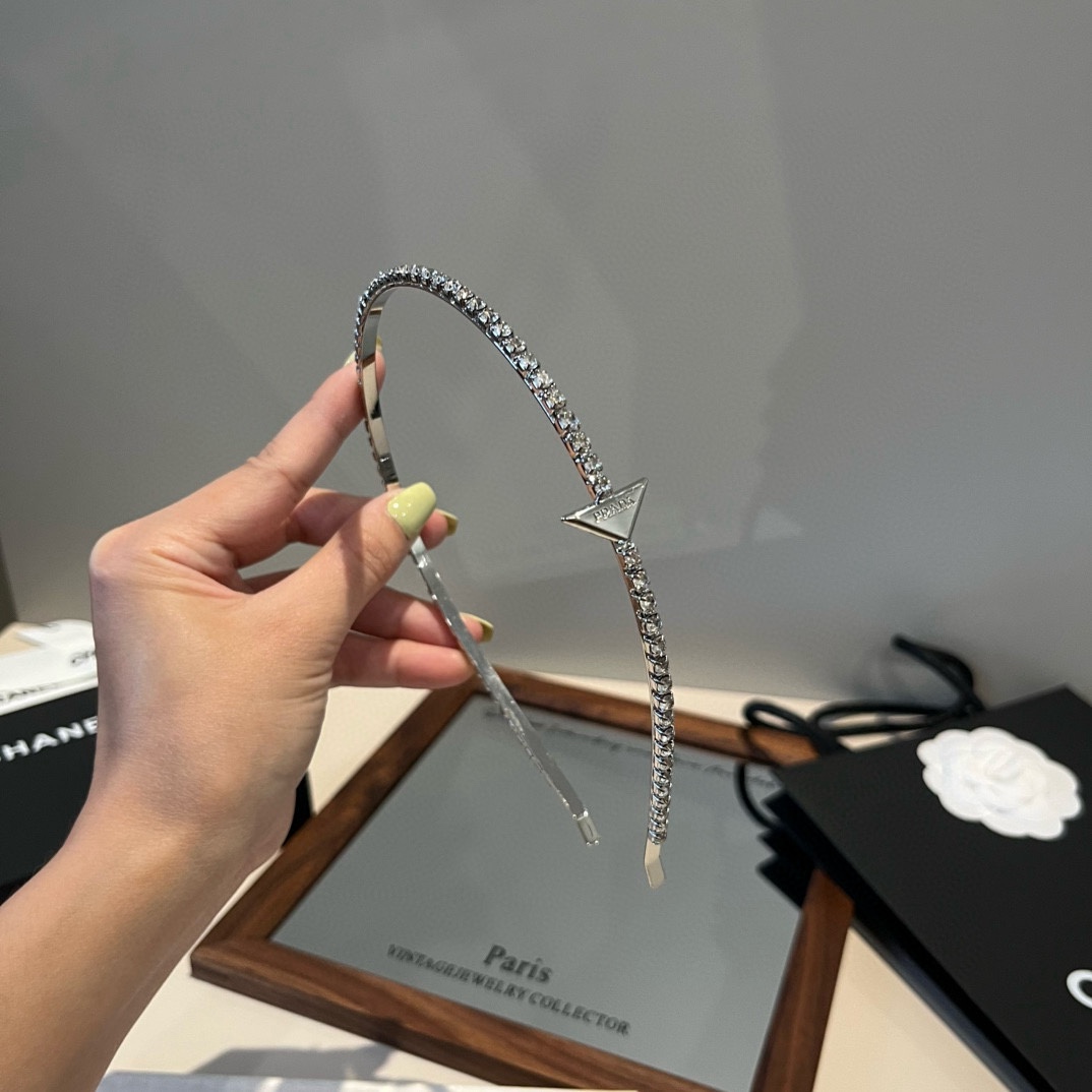 🆕

P RADA普拉达新款发箍