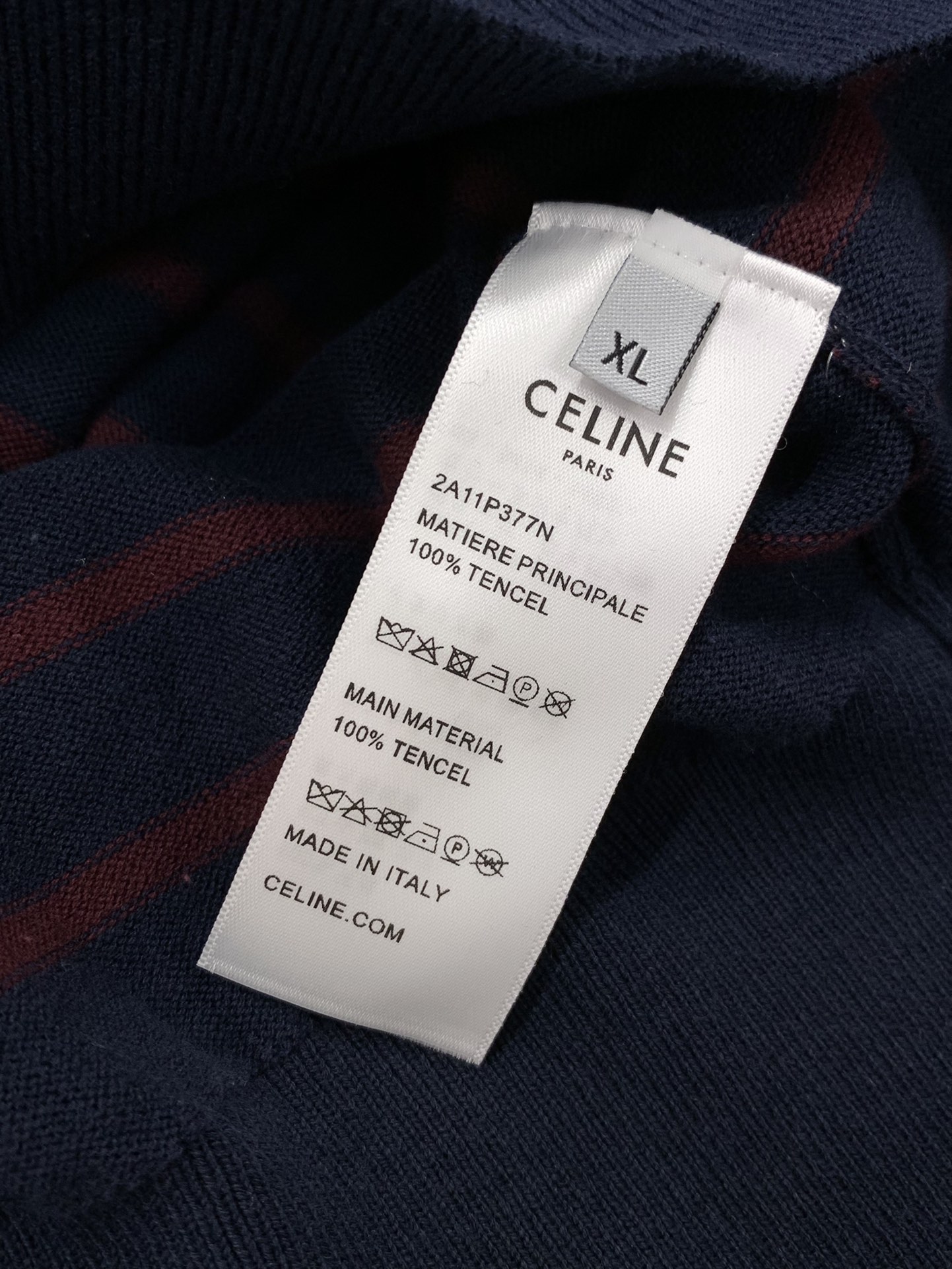 Title: Summer 2025 Céline Fashion Collection: Knit T-shirts with Imported Fabrics and Top Embroidery Summary: New summer 2025 Céline collection features knit T - 图片 9