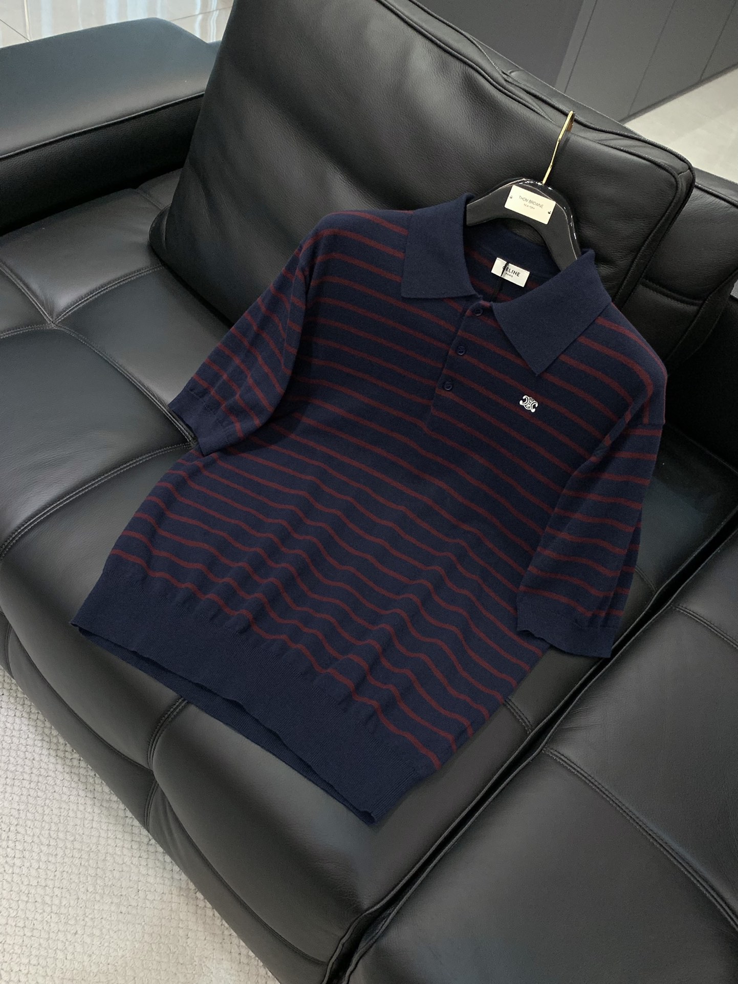 Title: Summer 2025 Céline Fashion Collection: Knit T-shirts with Imported Fabrics and Top Embroidery Summary: New summer 2025 Céline collection features knit T - 图片 3