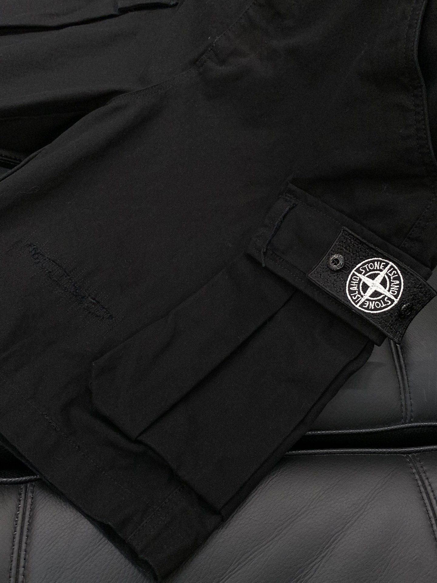 Title: Stone Island Summer 2025 Update: High-Explosive Fashion Shorts and Unique Design Summary: P768 Stone Island update features synchronized cabinets, high-quality fabric, top embroidery logo, - 图片 6