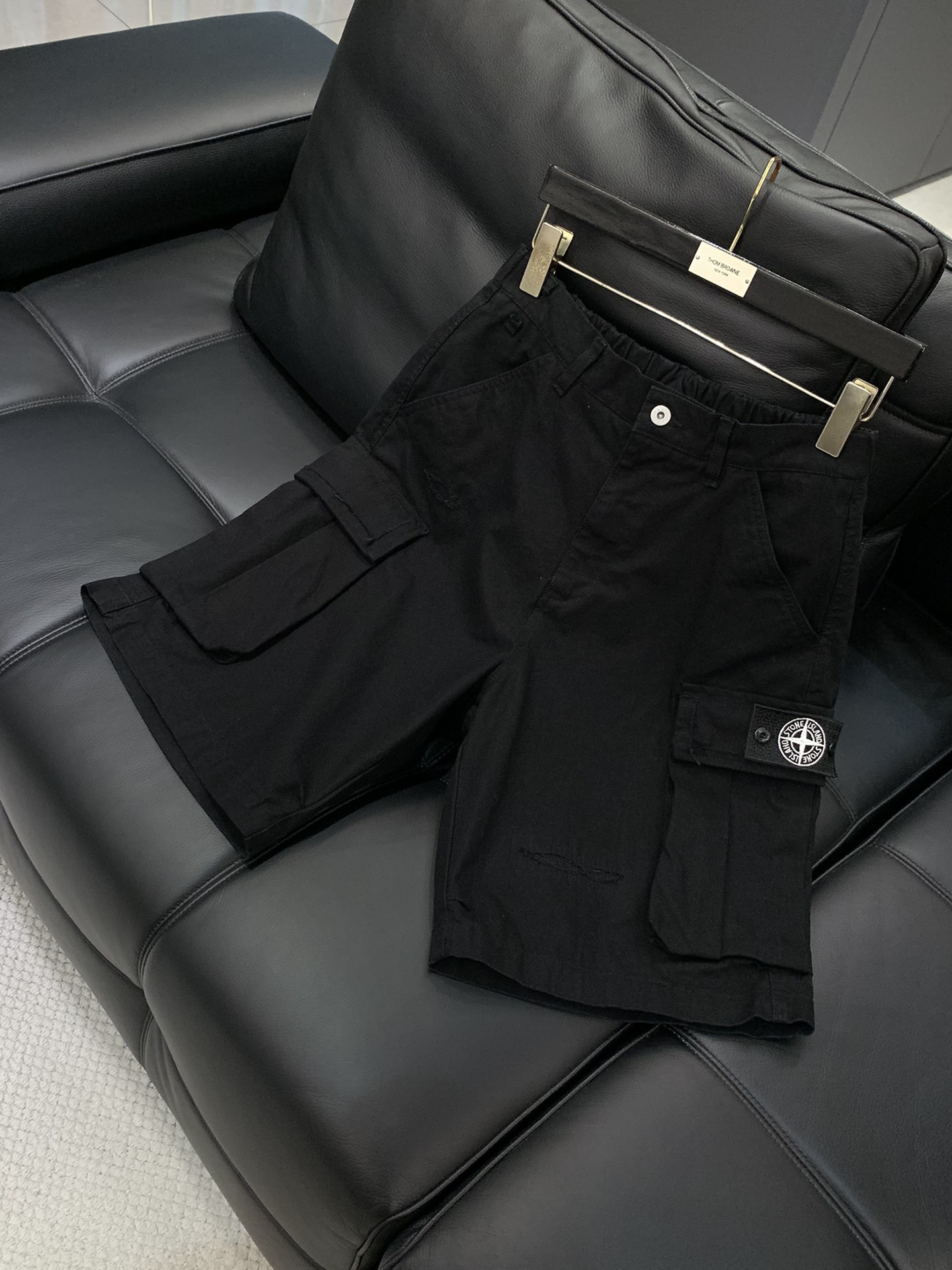 Title: Stone Island Summer 2025 Update: High-Explosive Fashion Shorts and Unique Design Summary: P768 Stone Island update features synchronized cabinets, high-quality fabric, top embroidery logo, - 图片 3