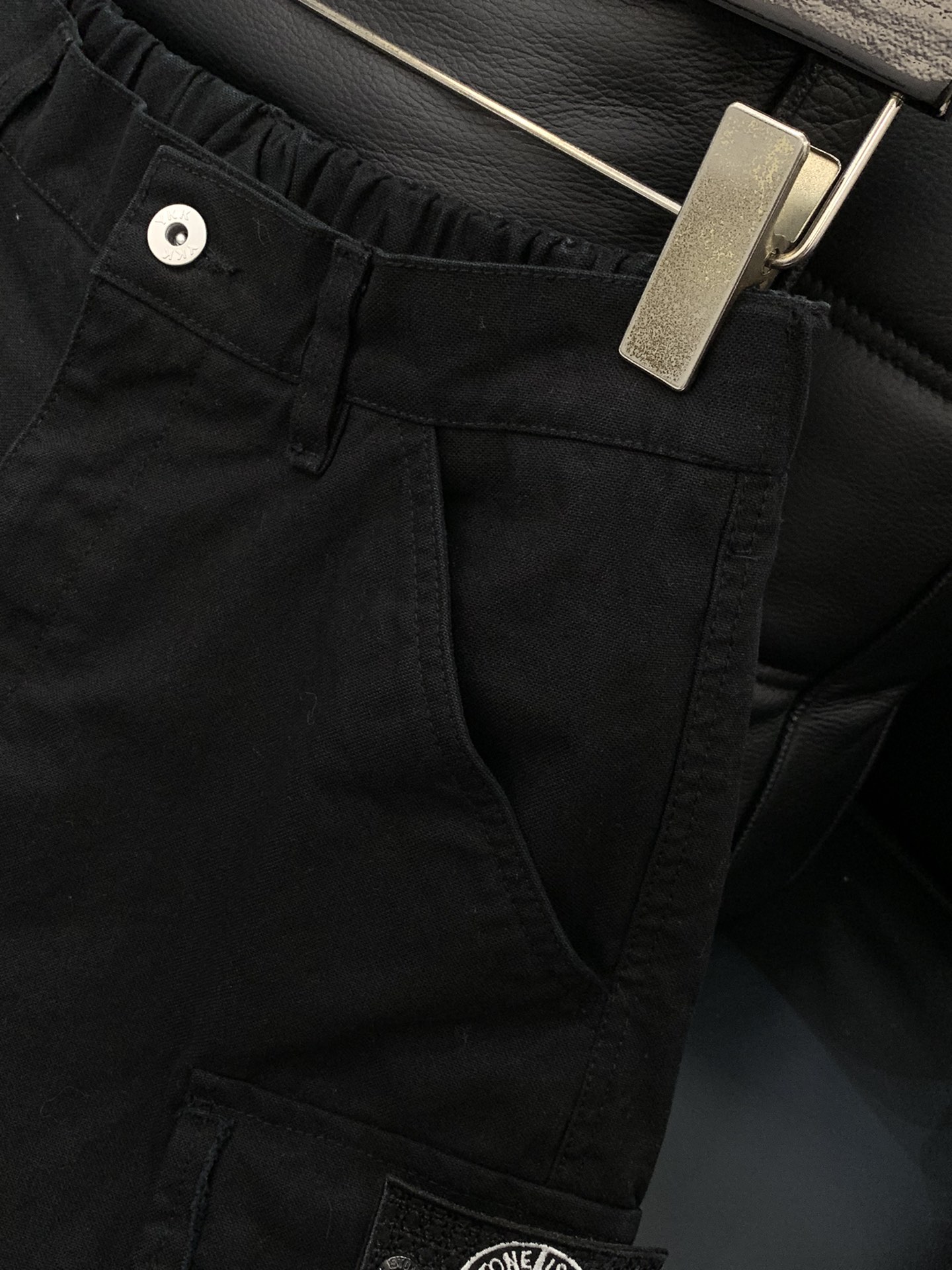 Title: Stone Island Summer 2025 Update: High-Explosive Fashion Shorts and Unique Design Summary: P768 Stone Island update features synchronized cabinets, high-quality fabric, top embroidery logo, - 图片 5