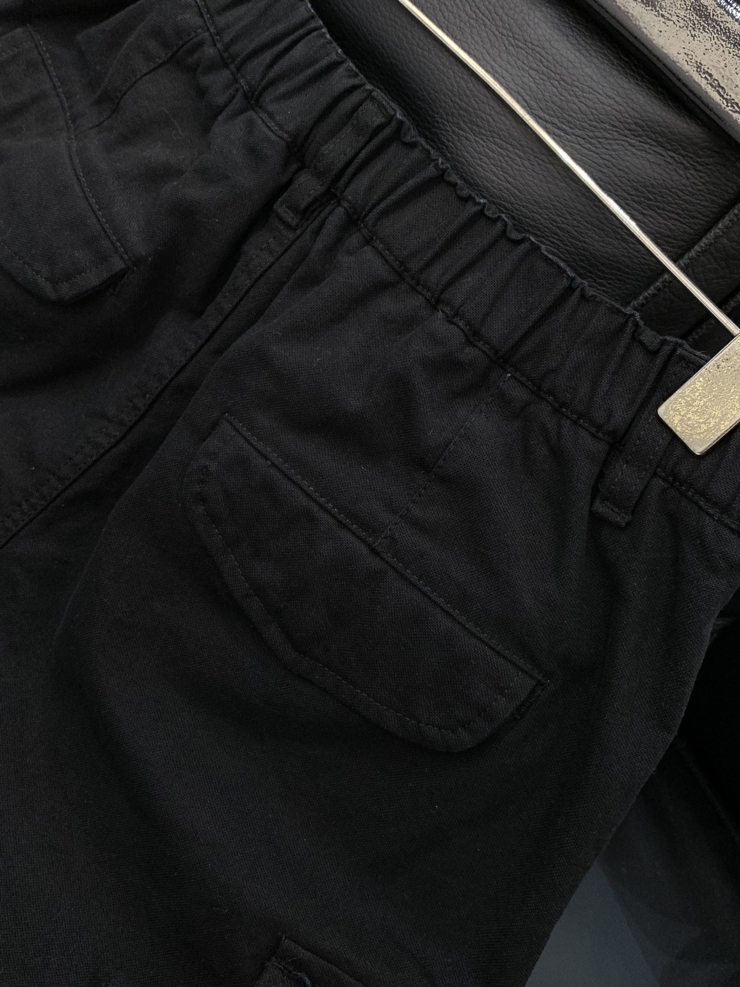 Title: Stone Island Summer 2025 Update: High-Explosive Fashion Shorts and Unique Design Summary: P768 Stone Island update features synchronized cabinets, high-quality fabric, top embroidery logo, - 图片 8