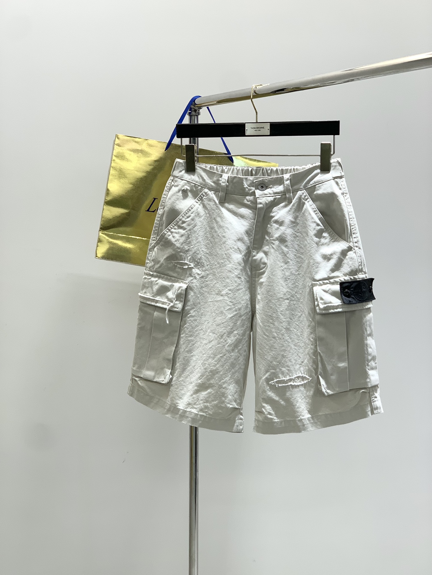 “Stone Island Summer 2025 Update: High-Explosive Fashion Shorts and Unique Design”