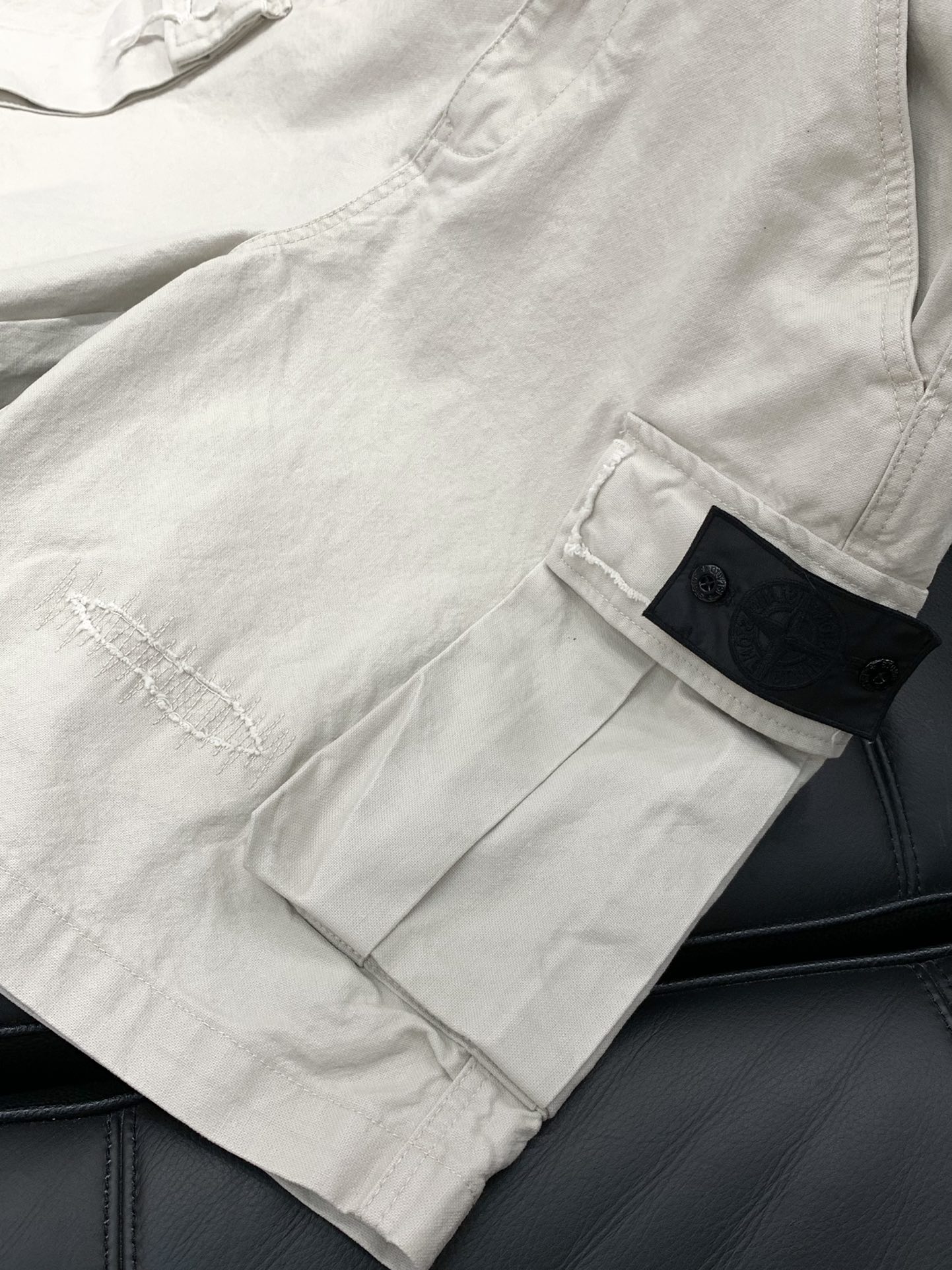 “Stone Island Summer 2025 Update: High-Explosive Fashion Shorts and Unique Design” - 图片 6