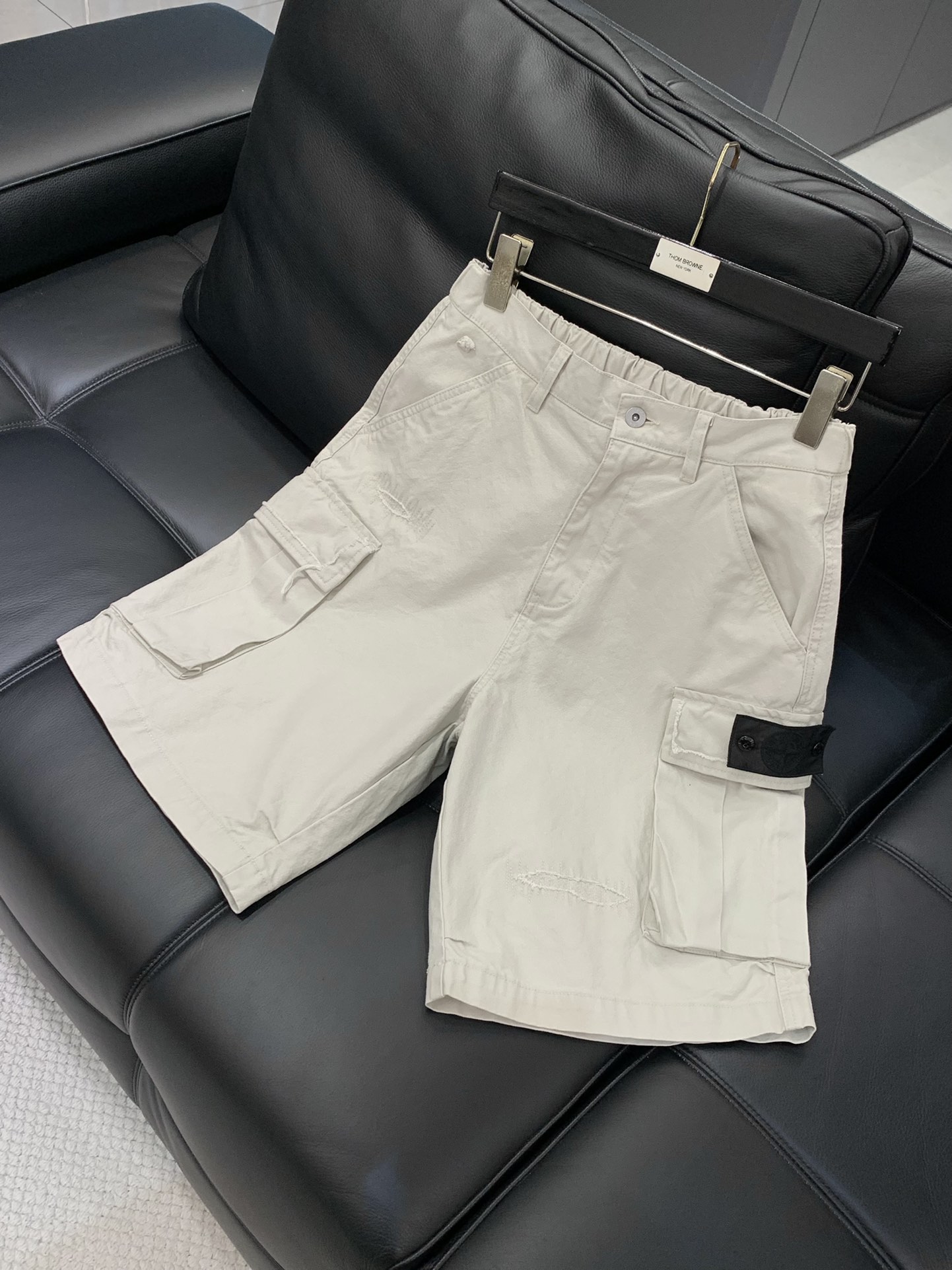 “Stone Island Summer 2025 Update: High-Explosive Fashion Shorts and Unique Design” - 图片 3