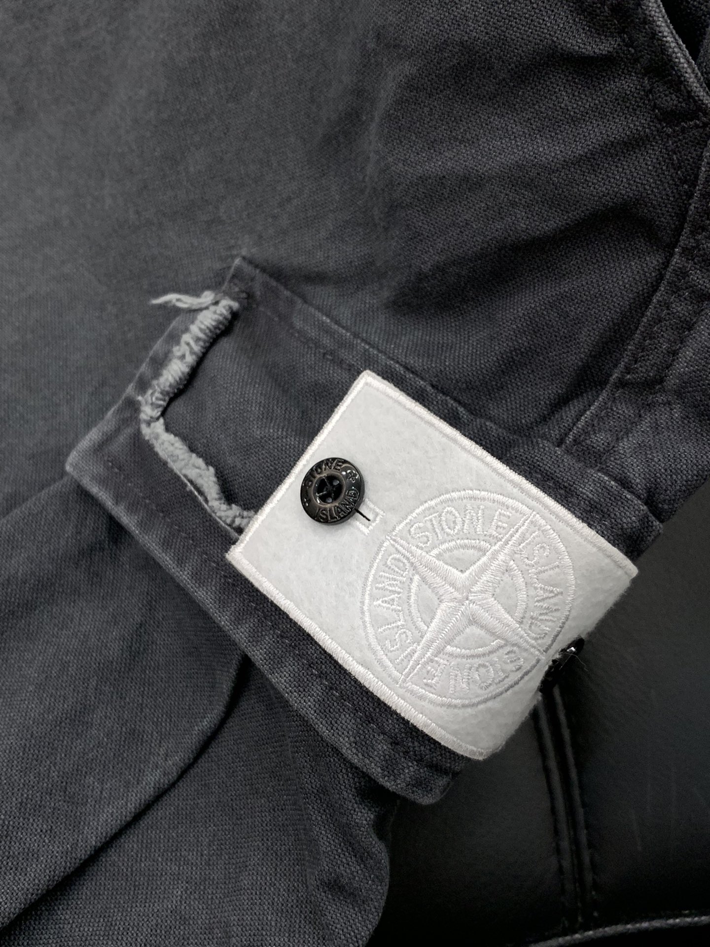 “Summer 2025 Update: Stone Island P768 Synchronized Cabinets and High-Explosive Fashion Shorts with Unique Design” - 图片 7