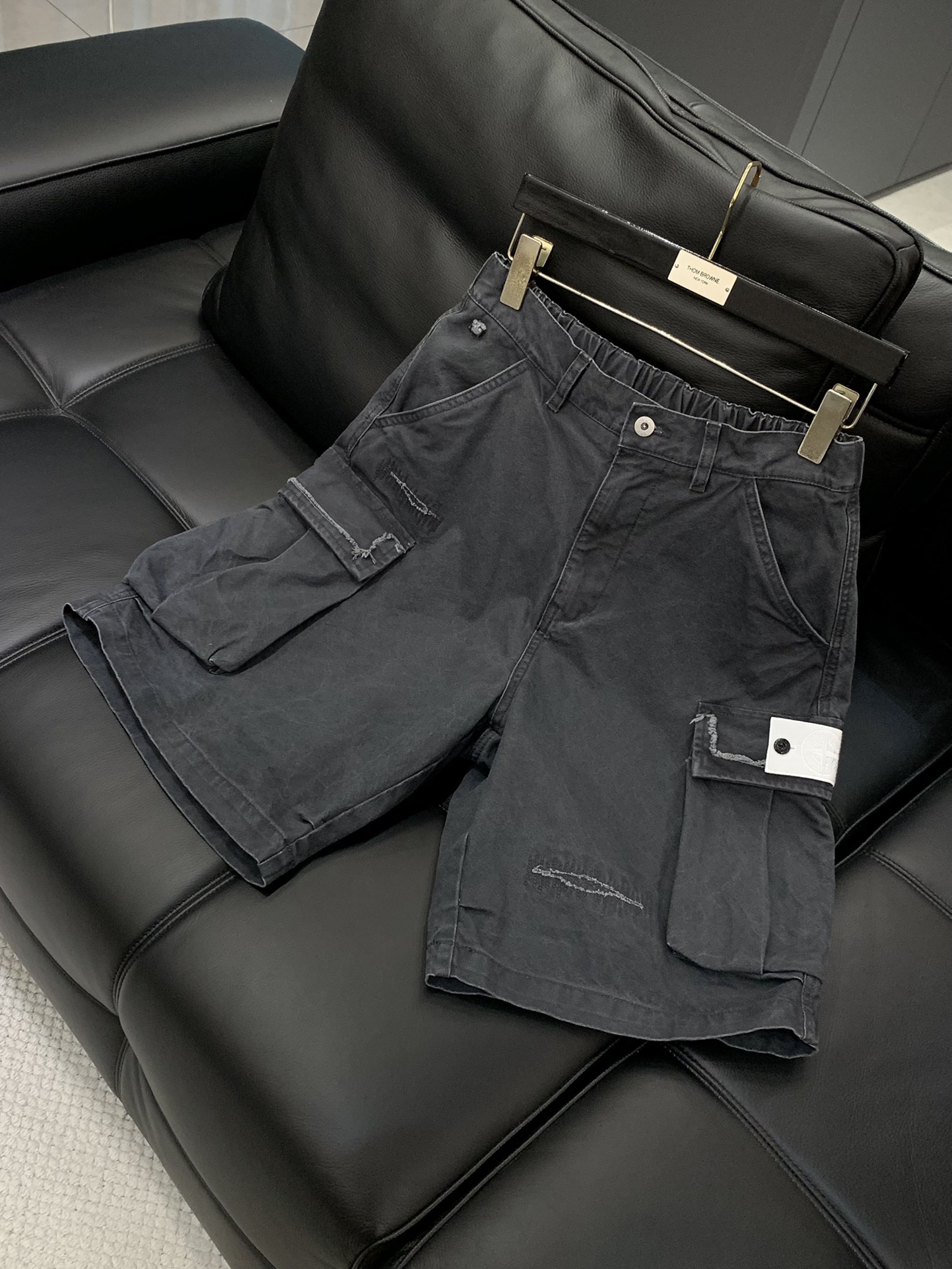 “Summer 2025 Update: Stone Island P768 Synchronized Cabinets and High-Explosive Fashion Shorts with Unique Design” - 图片 3