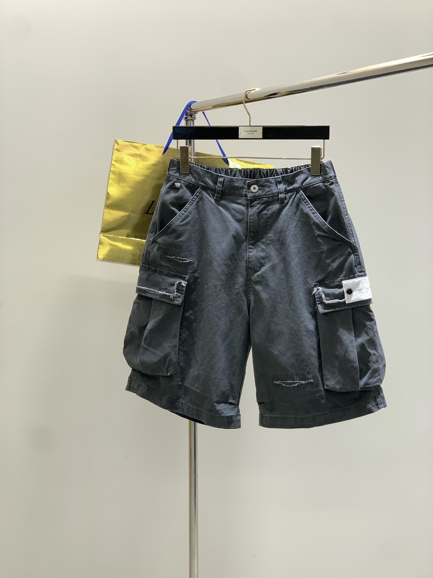 “Summer 2025 Update: Stone Island P768 Synchronized Cabinets and High-Explosive Fashion Shorts with Unique Design”