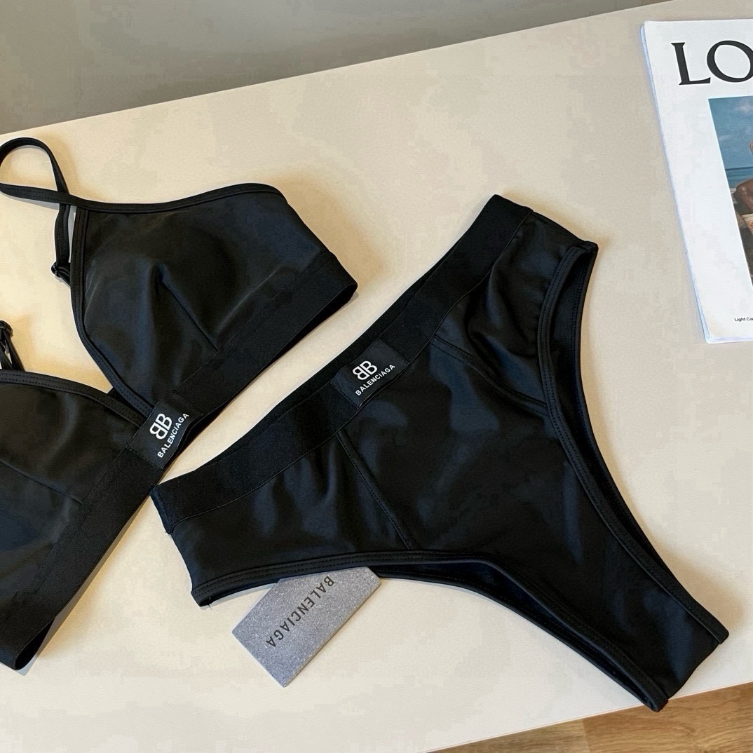 🆕
LV比基尼👙❤️😍🥰适合多种场景的游泳衣🏊‍♀️海边 游泳池 温泉 水上乐园 漂流都可以😌内搭外穿也