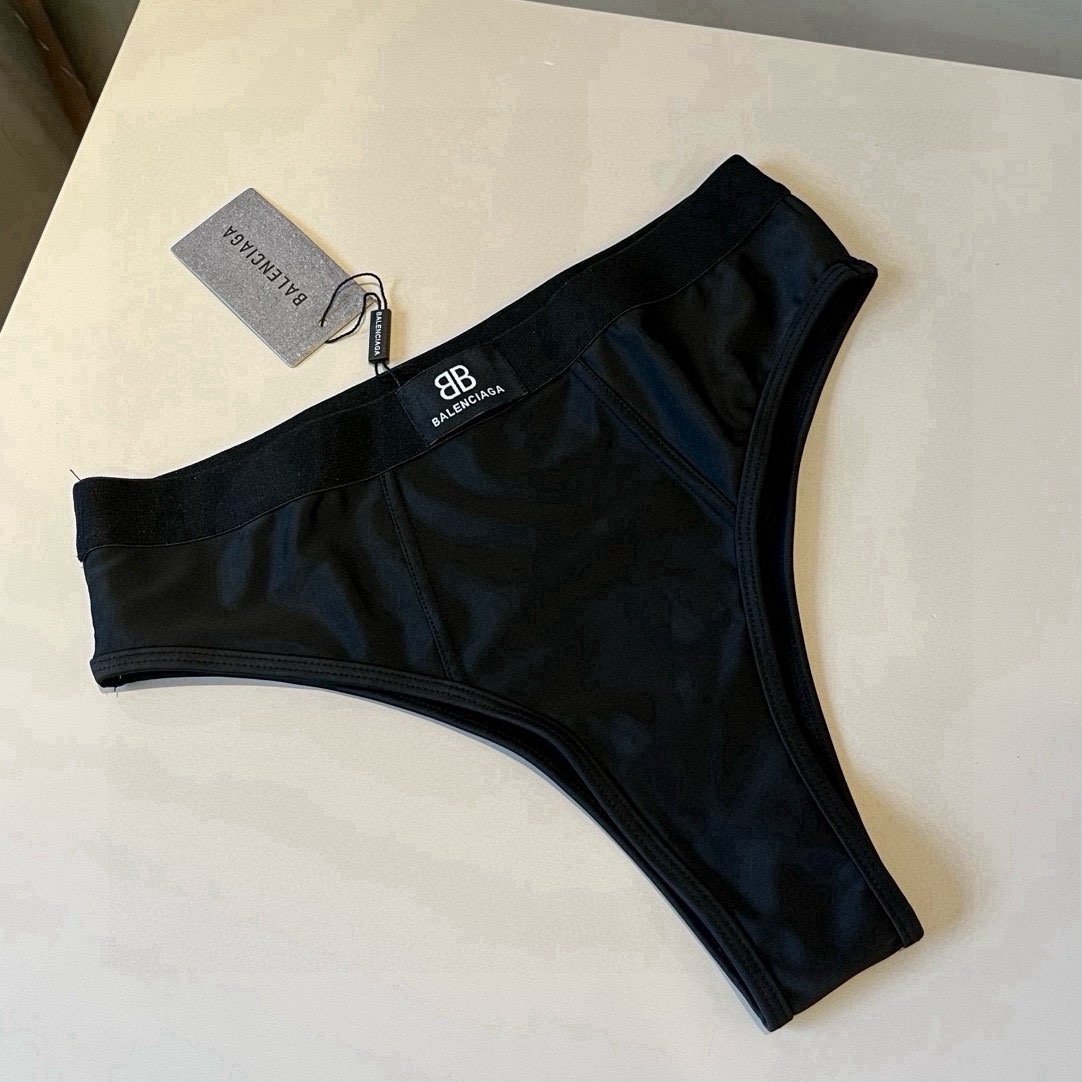 🆕
LV比基尼👙❤️😍🥰适合多种场景的游泳衣🏊‍♀️海边 游泳池 温泉 水上乐园 漂流都可以😌内搭外穿也