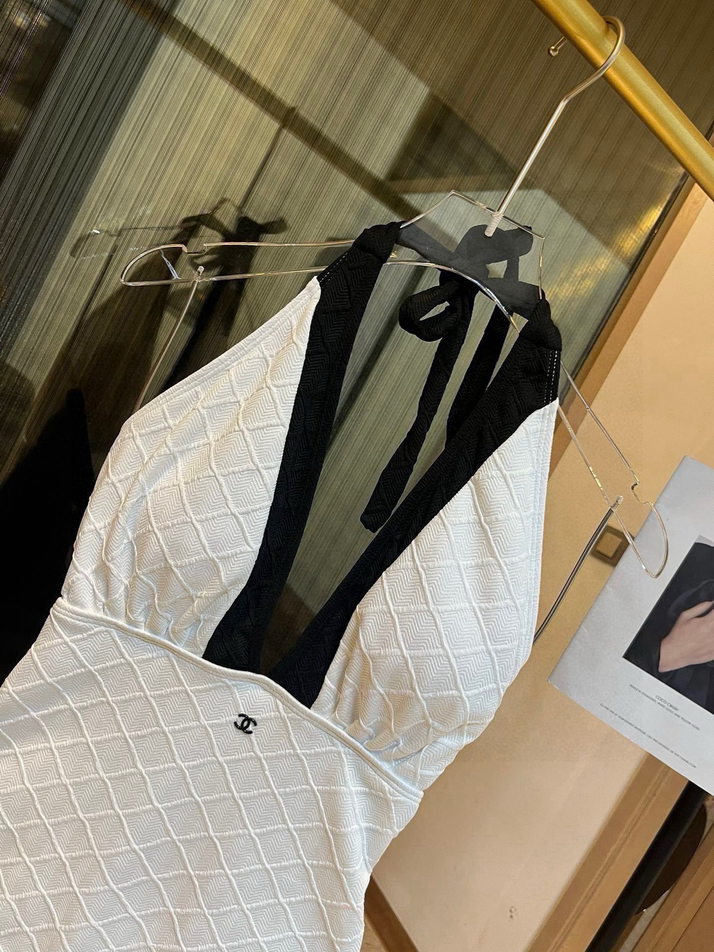 🆕

Chanel香奈儿新款泳衣比基尼👙特显S型身材， 出游搭衣必备，S M L