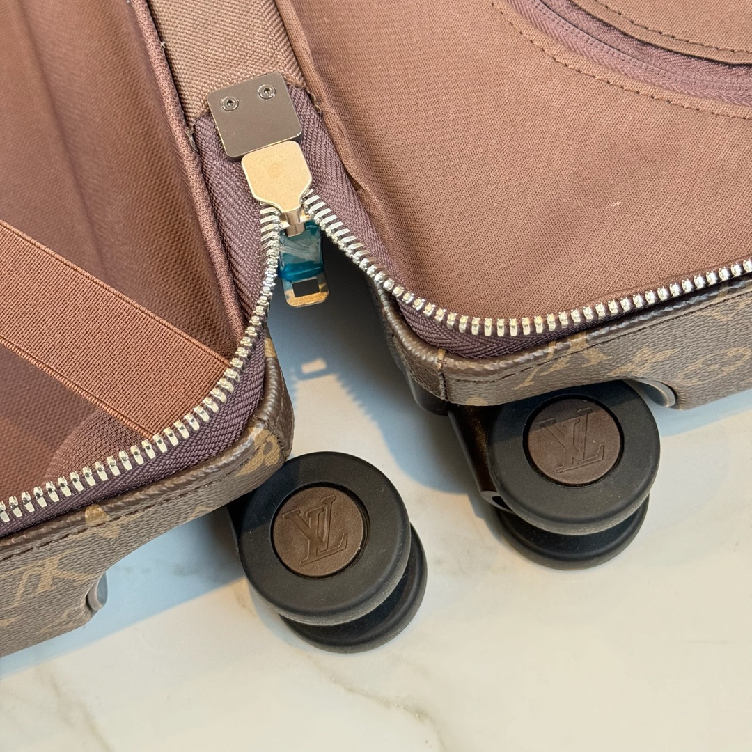 Louis Vuitton Horizon Monogram Standard travel