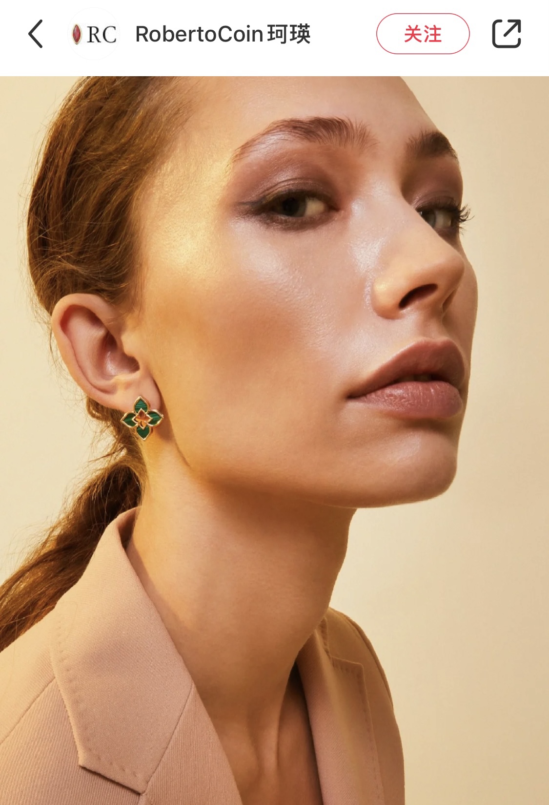 Roberto Coin Love in Verona earrings yellow gold with blue lapis lazuli inlay 1 5cm stud diameter