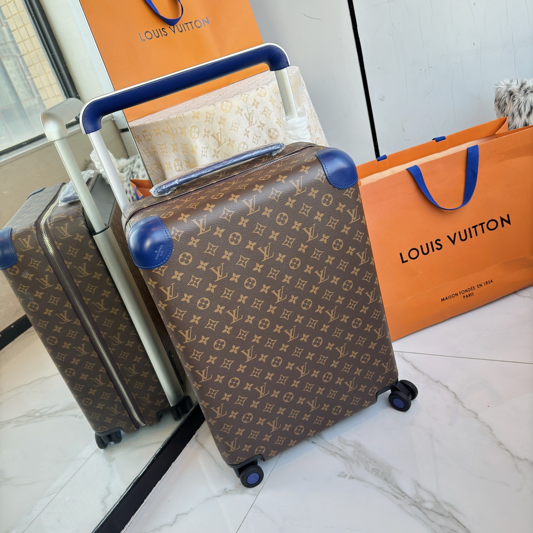 NO:811423,LV Louis Vuitton | Louis Vuitton New Official Website Counter Edition HORIZON55 Boarding Luggage Four-Wheel Trolley Luggage Luggage Brown Presbyopia 55cm Dark Blue Monogram Edlise Canvas and Leather Corners Subtle Exhibition of Elegant Style. The widened external trolley and two wheels enable free gliding. The lightweight structure is easy to carry. The neat inner layer is equipped with elastic straps and pocket compartments for proper storage of items.  Size 55×38x21cm,,louis vuitton,louis vuitton,louis vuitton19860909LV路易威登 ｜Louis vuitton 新款官网专柜版 HORIZON55 登机行李箱 四轮拉杆箱 行李箱 棕色老花 55cm 深蓝色 Monogram Edlise 帆布和皮革包角,含蓄展露优雅格调.加宽外置拉杆和双轮实现自如滑行,轻盈构型方便随身携带,齐整内层配备弹力饰带与口袋隔层,可妥善存放物品. 尺寸55×38x21cm,,louis vuitton,louis vuitton,louis vuitton,luggage