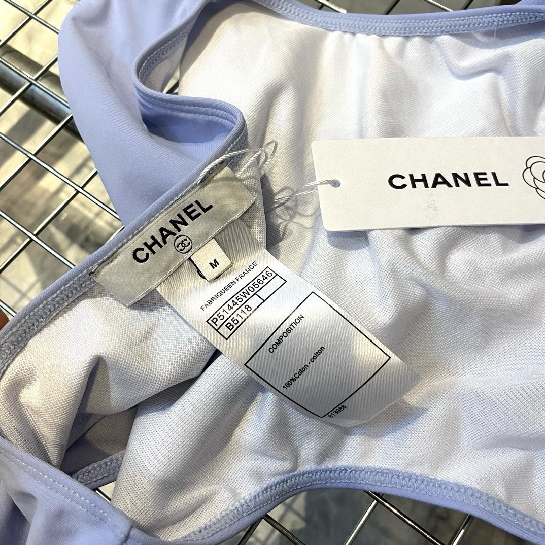 🆕
Chanel香奈儿新款连体泳衣  😍🥰适合多种场景的游泳衣🏊‍♀️海边 游泳池 温泉 水上乐园 漂流