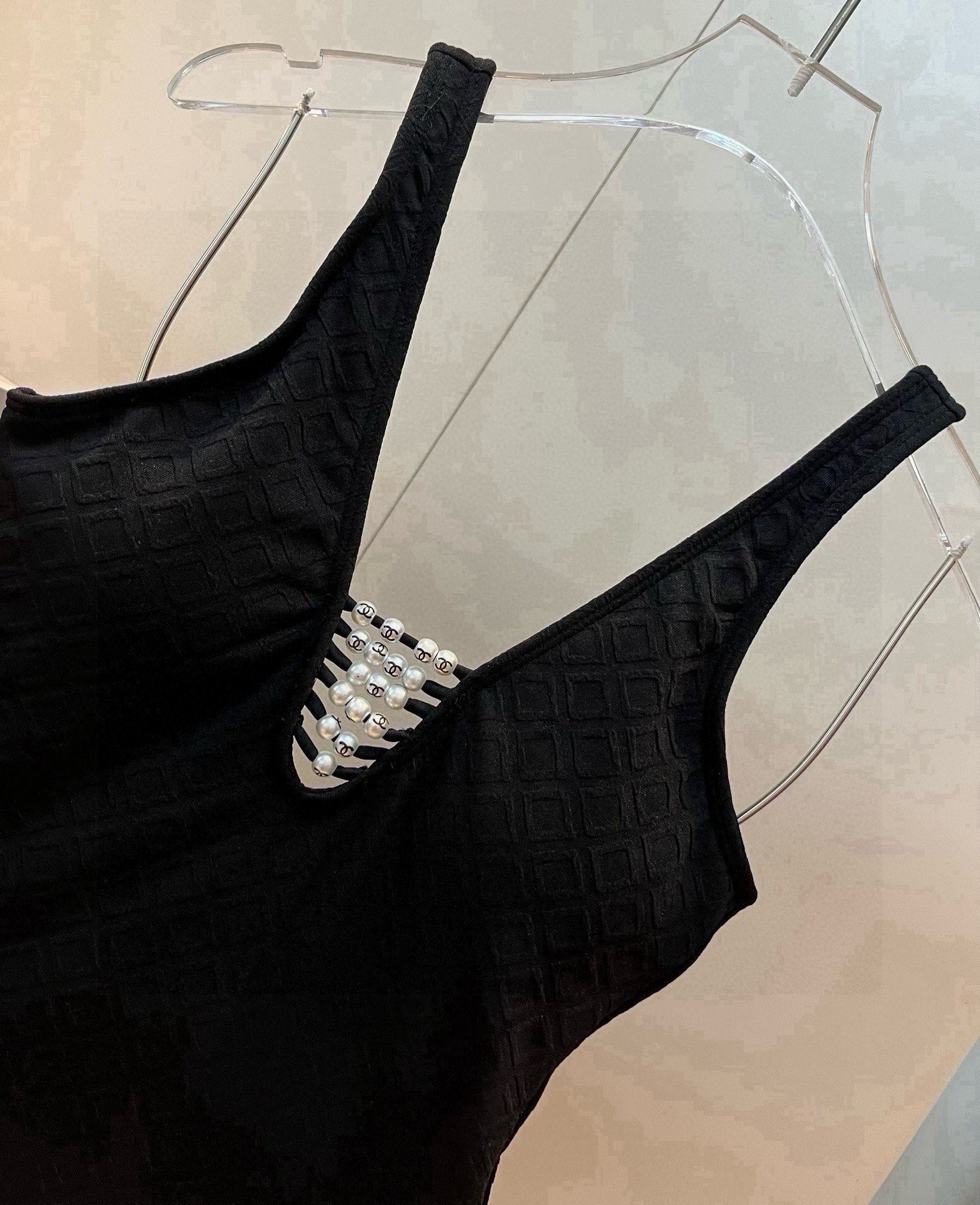 🆕
Chanel香奈儿新款连体泳衣  😍🥰适合多种场景的游泳衣🏊‍♀️海边 游泳池 温泉 水上乐园 漂流