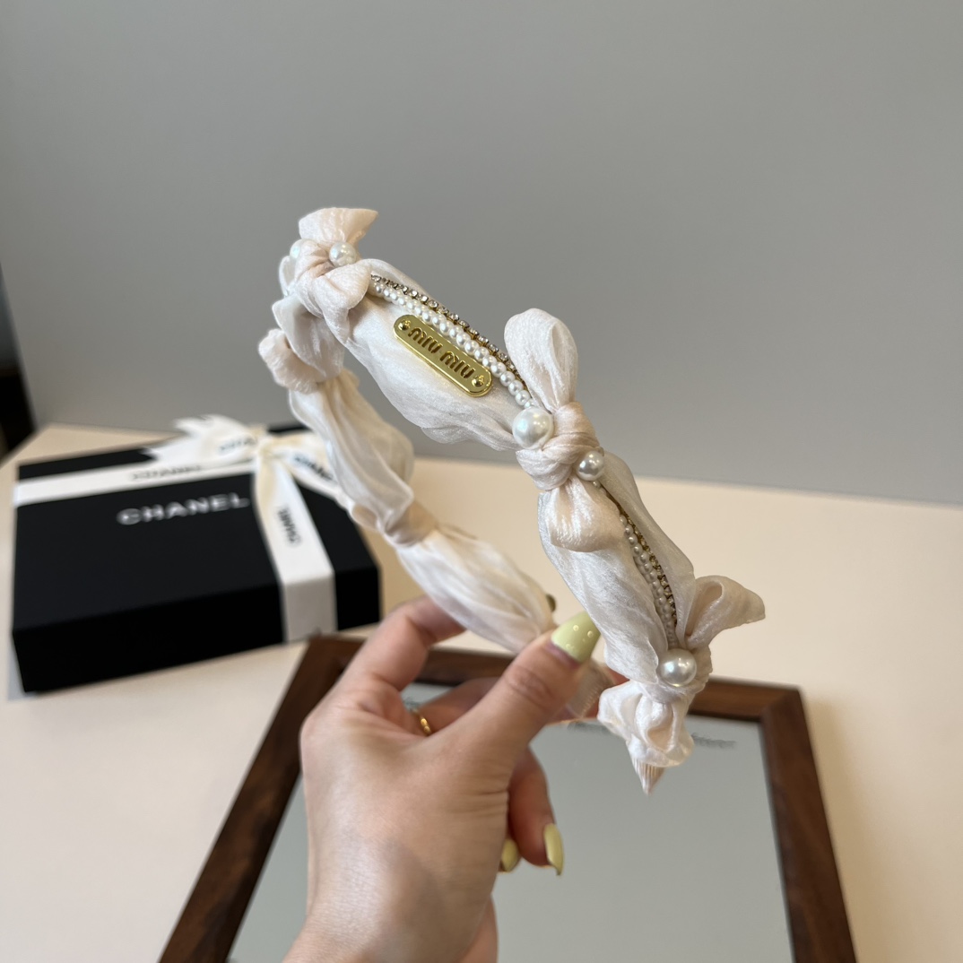 🆕

miumiu缪缪新款发箍