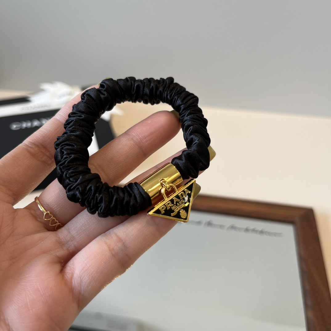 🆕

PRADA普拉达发圈