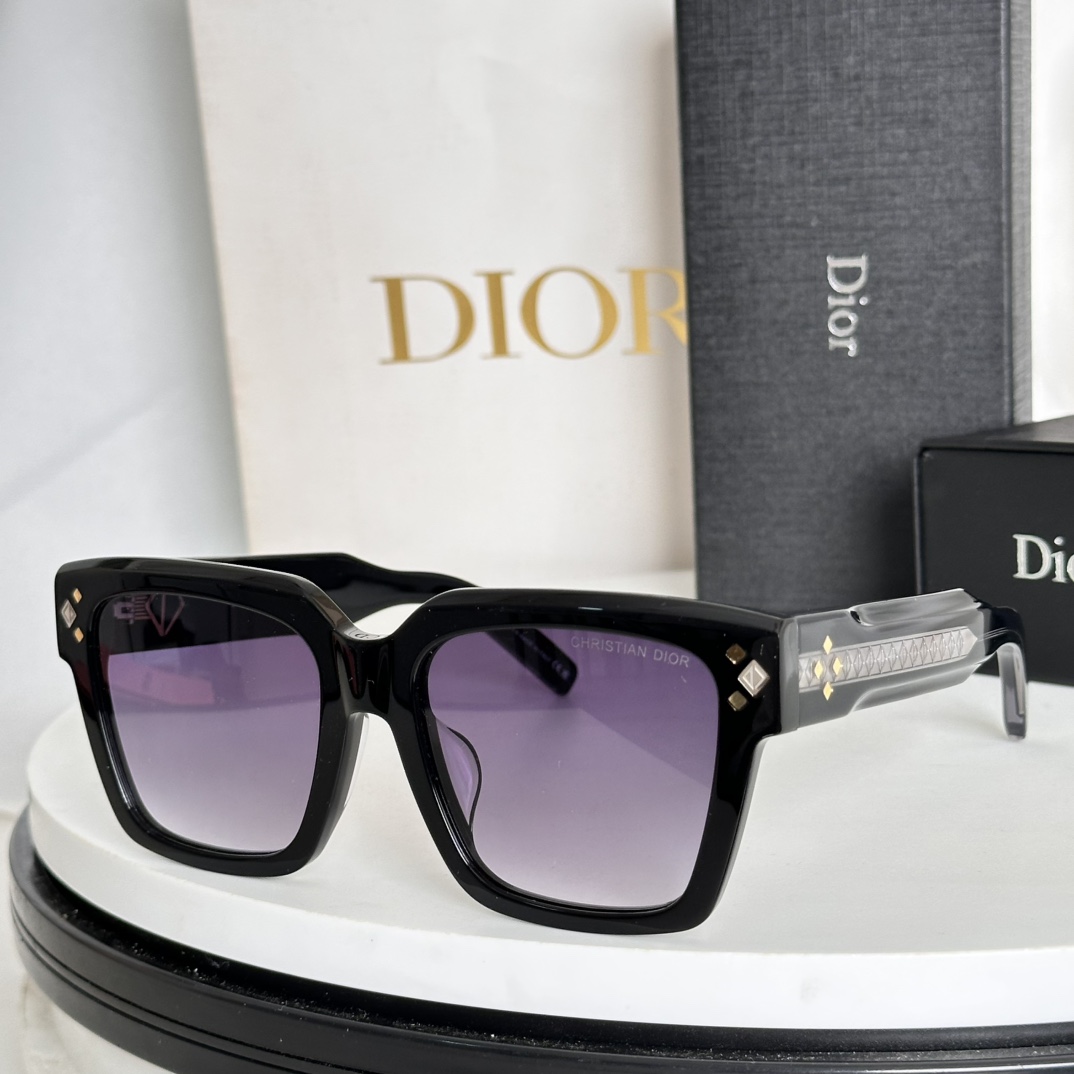  ‼️CD 新款
型号  DiamondS3F   
尺码  53-19-145
官网一比一同款  五个