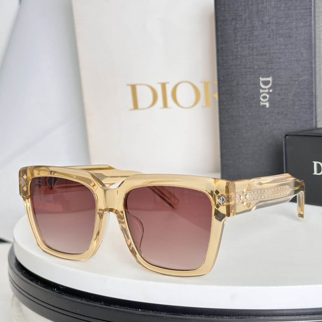  ‼️CD 新款
型号  DiamondS3F   
尺码  53-19-145
官网一比一同款  五个