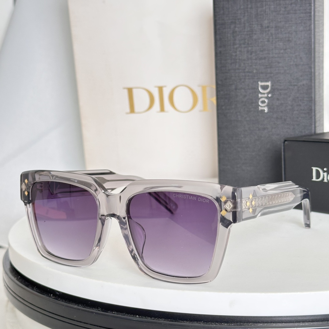  ‼️CD 新款
型号  DiamondS3F   
尺码  53-19-145
官网一比一同款  五个