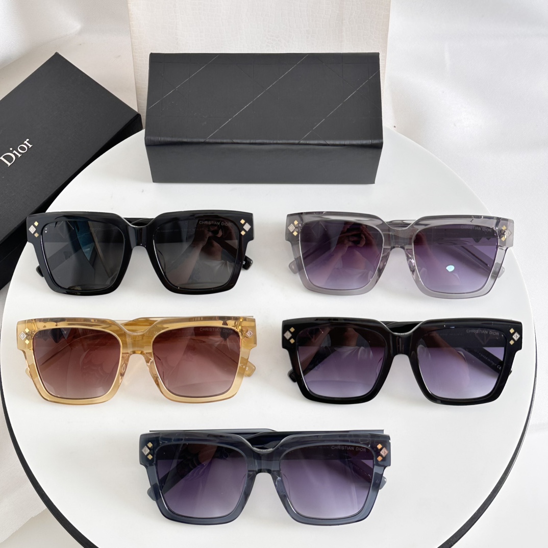  ‼️CD 新款
型号  DiamondS3F   
尺码  53-19-145
官网一比一同款  五个