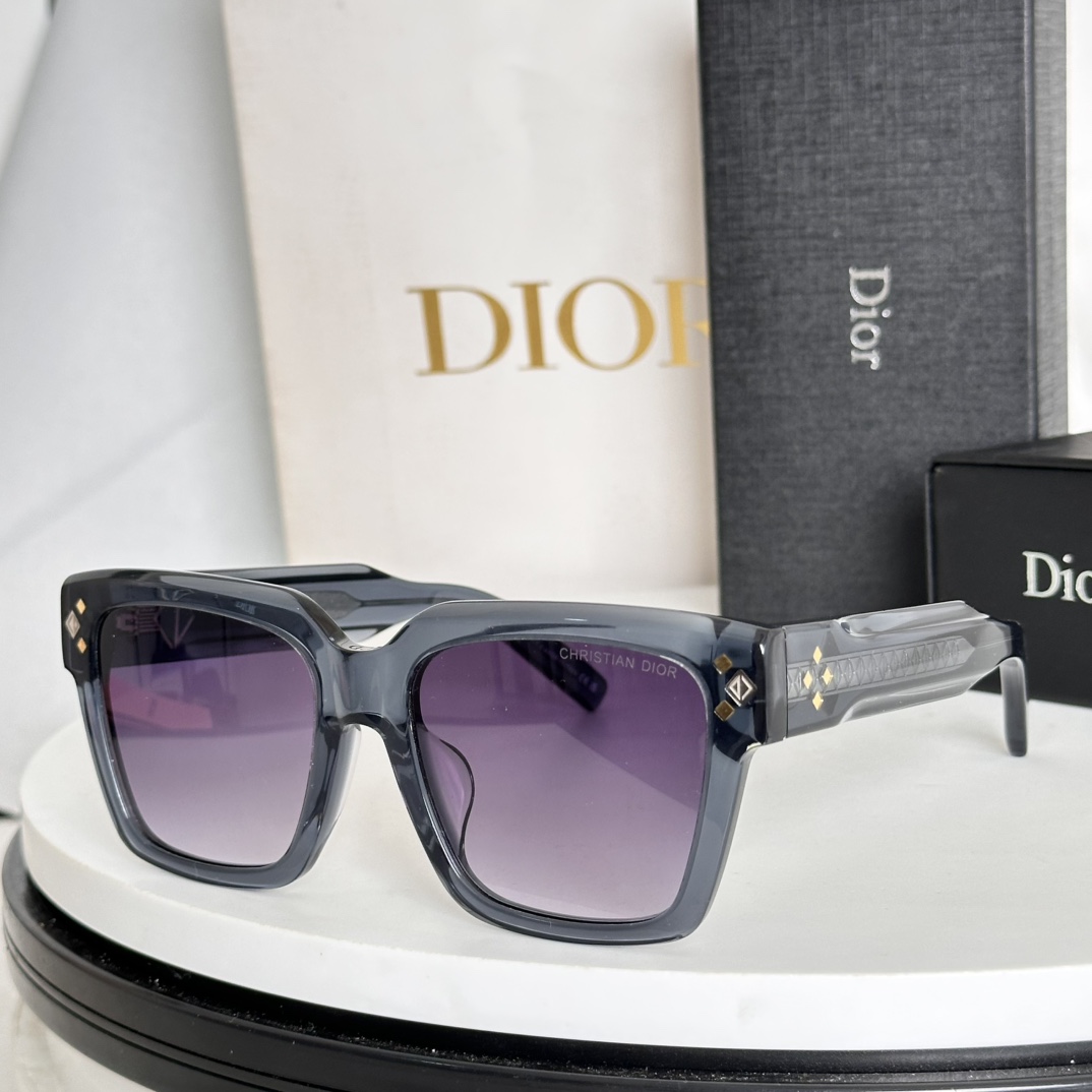  ‼️CD 新款
型号  DiamondS3F   
尺码  53-19-145
官网一比一同款  五个